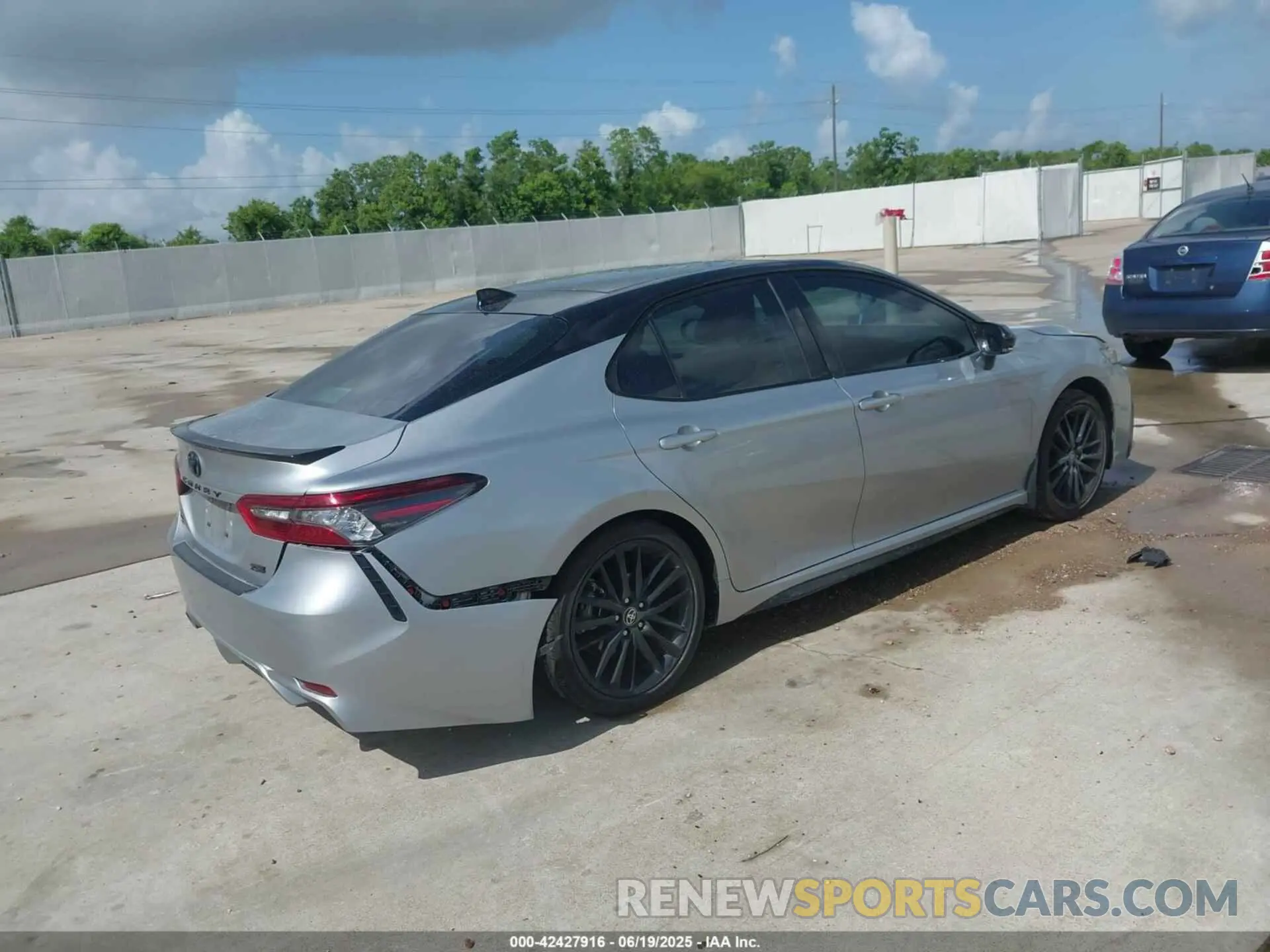 4 Photograph of a damaged car 4T1K61AK6PU079928 TOYOTA CAMRY 2023