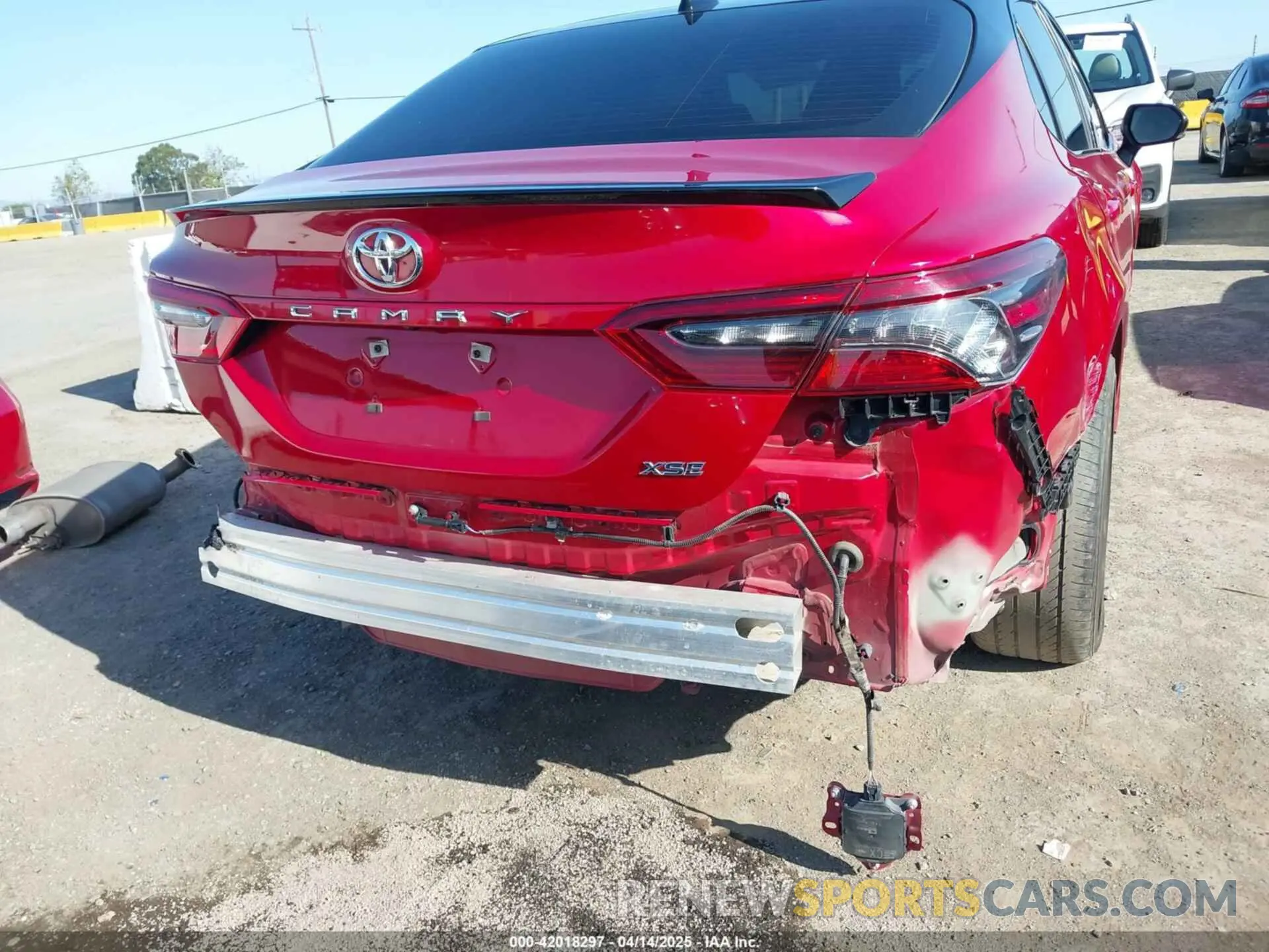 19 Photograph of a damaged car 4T1K61AK8PU106692 TOYOTA CAMRY 2023