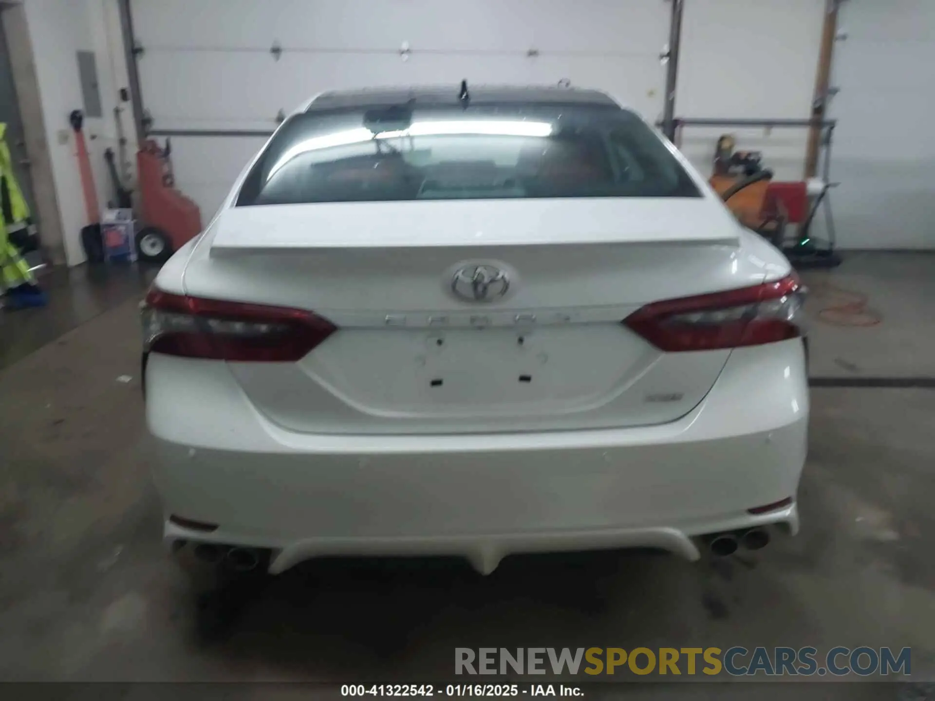 17 Photograph of a damaged car 4T1K61AKXPU793593 TOYOTA CAMRY 2023