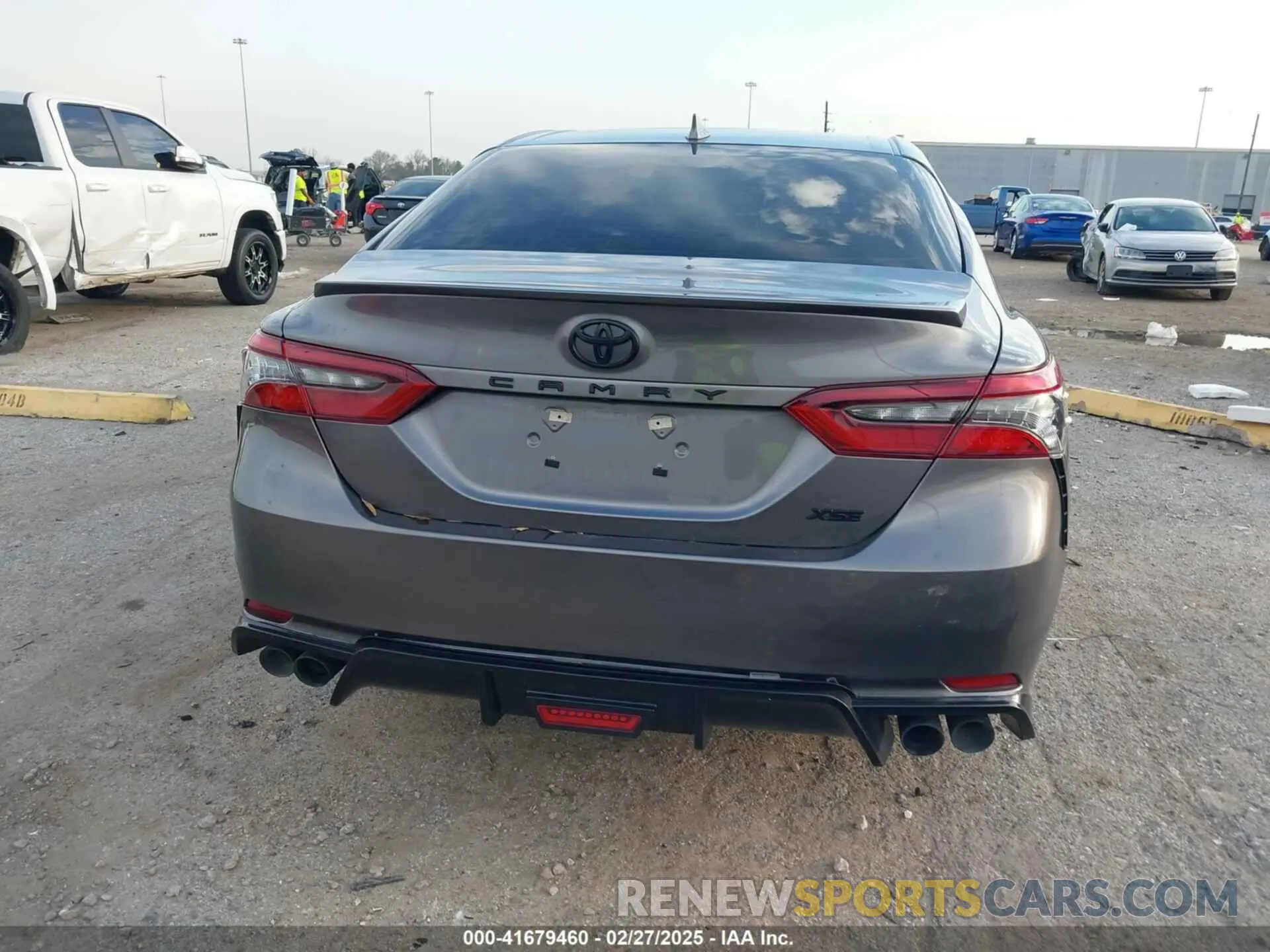 17 Photograph of a damaged car 4T1K61AKXPU826902 TOYOTA CAMRY 2023