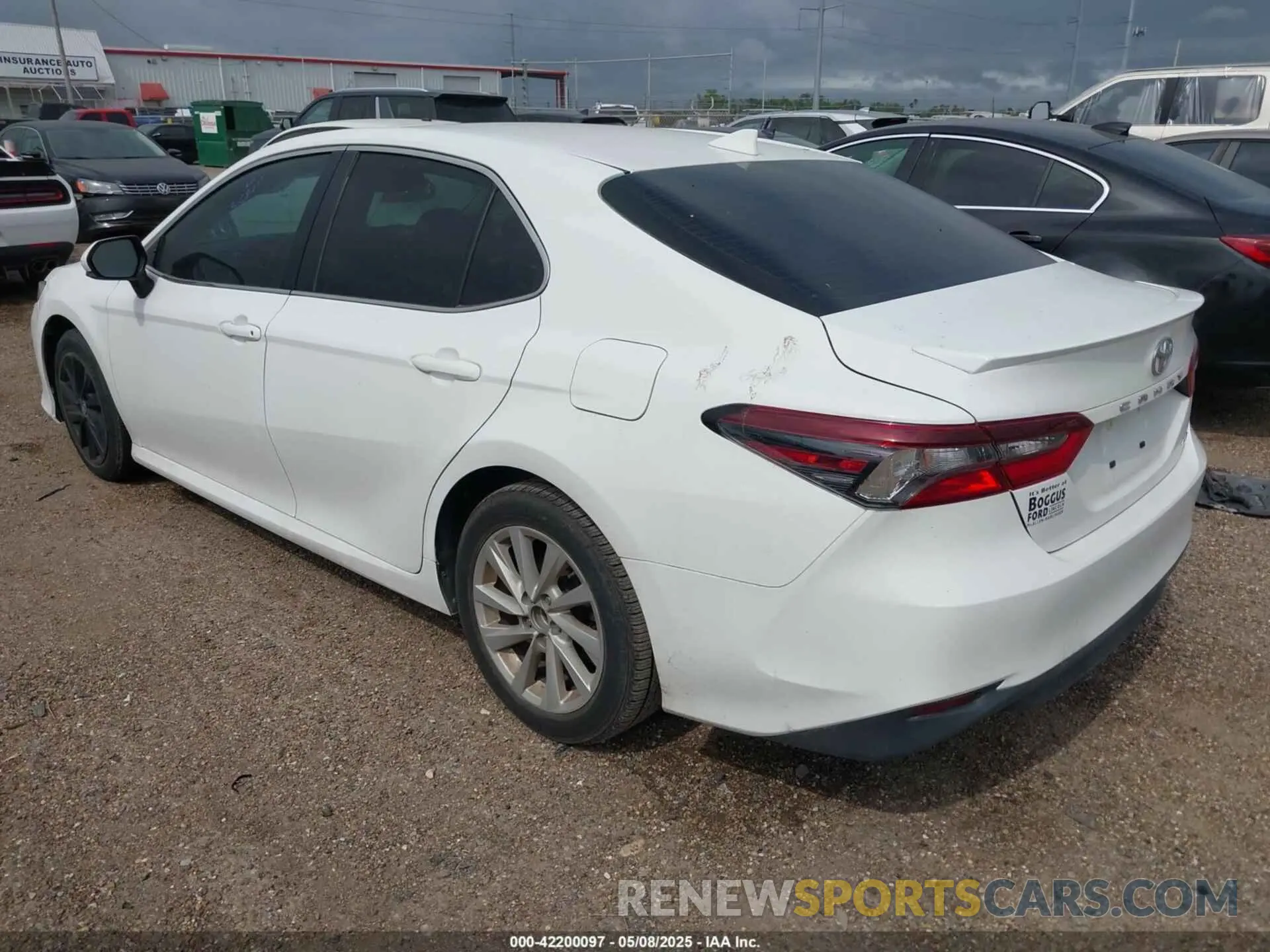 3 Photograph of a damaged car 4T1R11AK2PU737127 TOYOTA CAMRY 2023