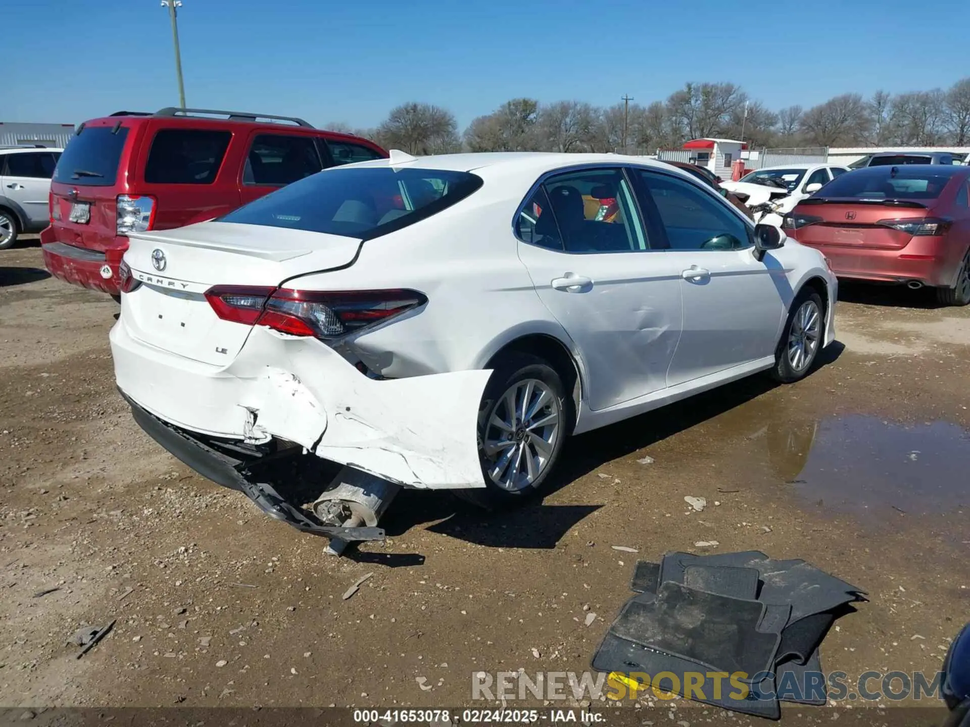 4 Photograph of a damaged car 4T1R11AK6PU094121 TOYOTA CAMRY 2023