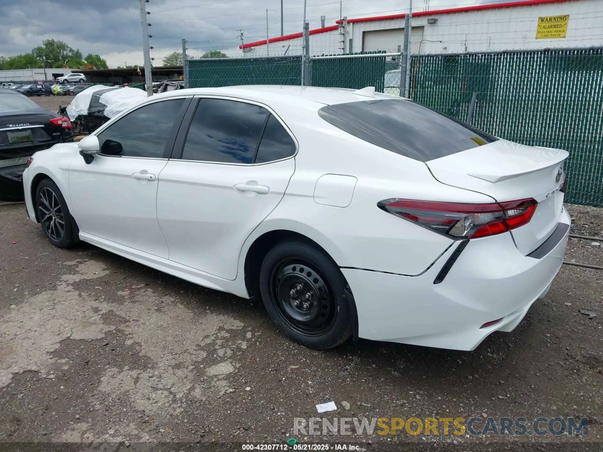 3 Photograph of a damaged car 4T1S11AK8PU110725 TOYOTA CAMRY 2023