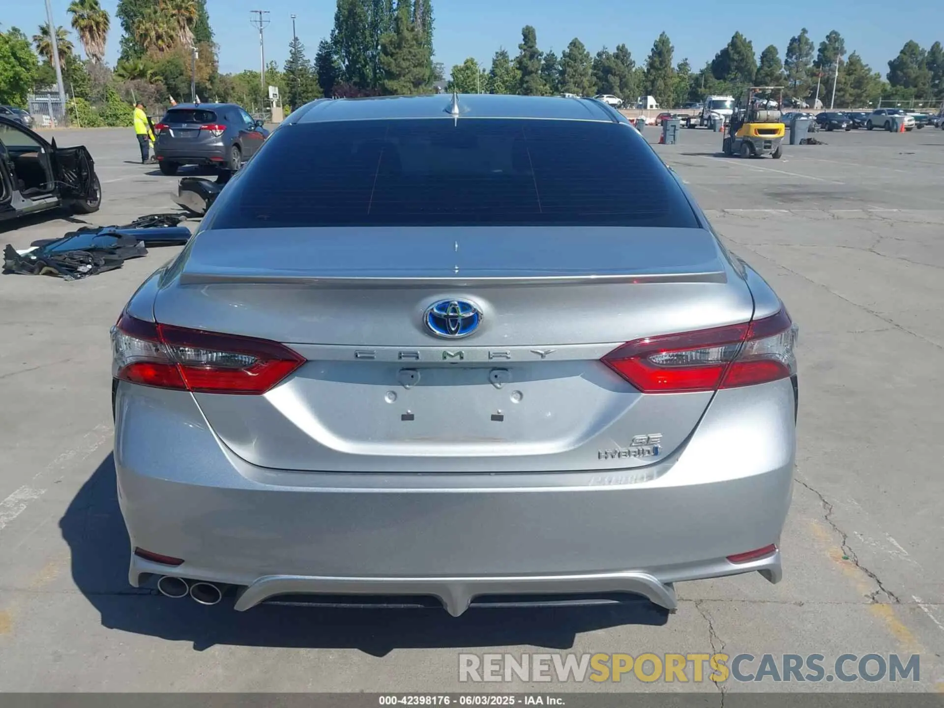 17 Photograph of a damaged car 4T1S31AK3PU059466 TOYOTA CAMRY 2023
