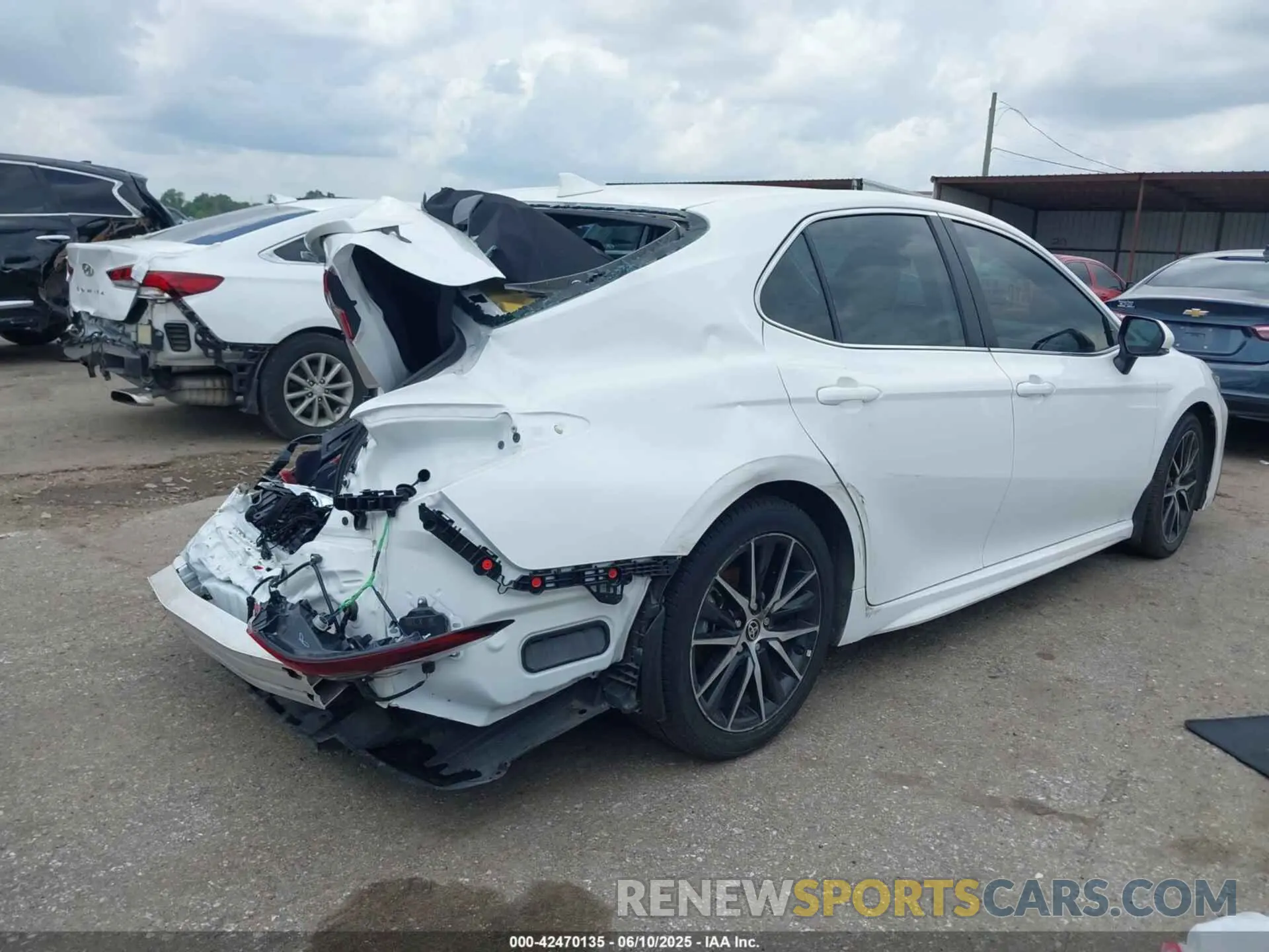 4 Photograph of a damaged car 4T1S31AKXPU612467 TOYOTA CAMRY 2023