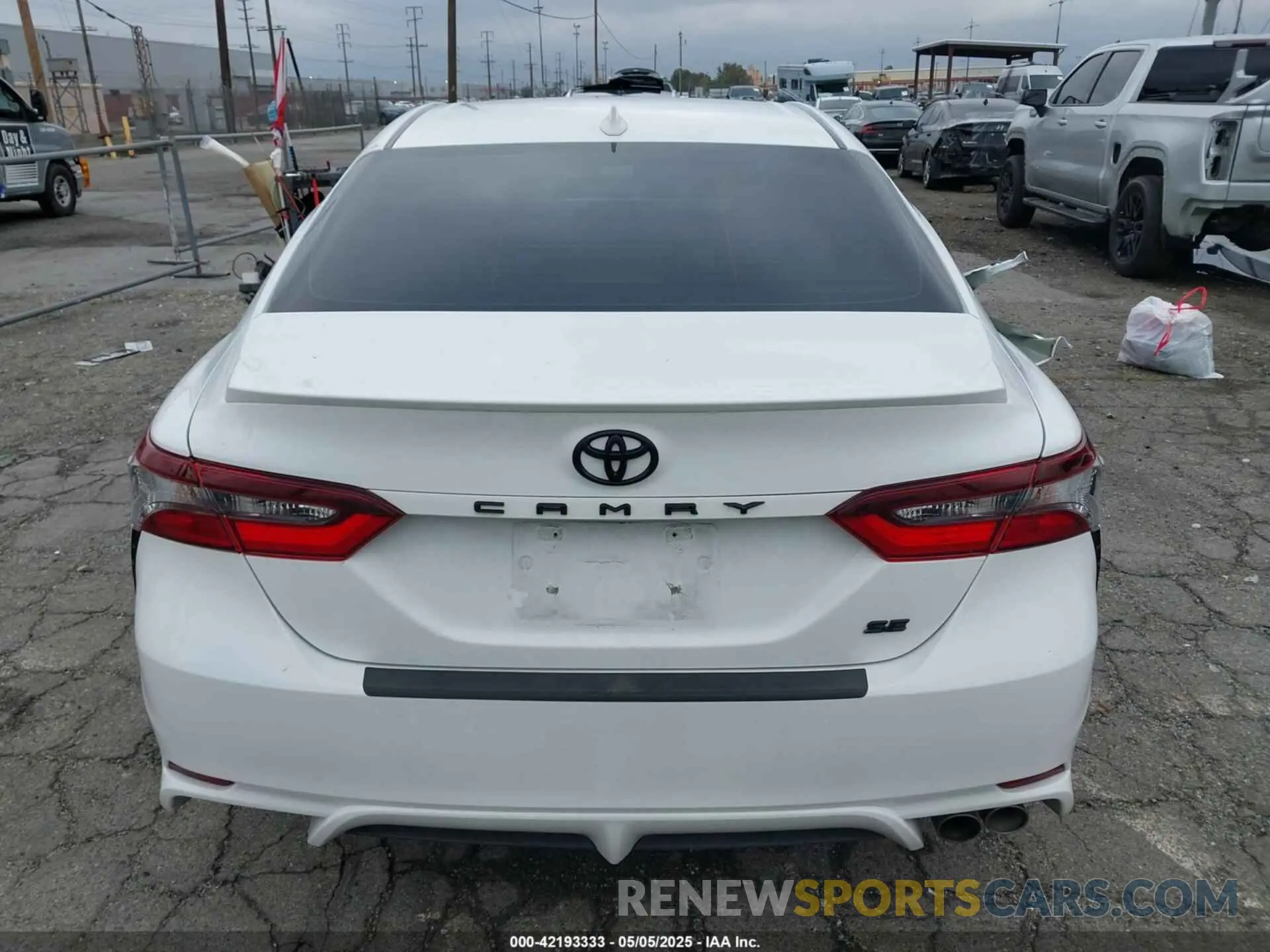 16 Photograph of a damaged car 4T1T11AK0PU829763 TOYOTA CAMRY 2023