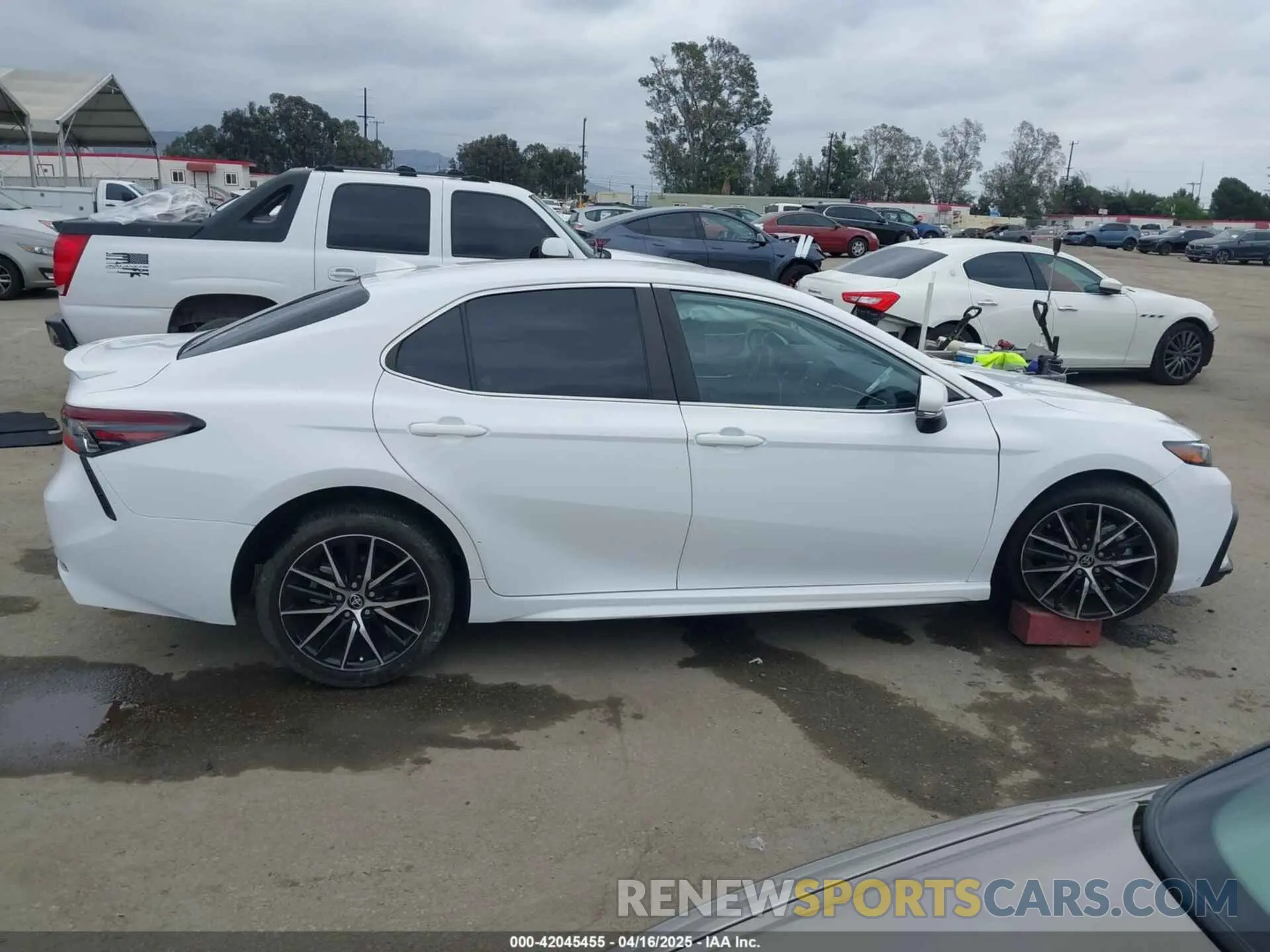 13 Photograph of a damaged car 4T1T11AK4PU777487 TOYOTA CAMRY 2023