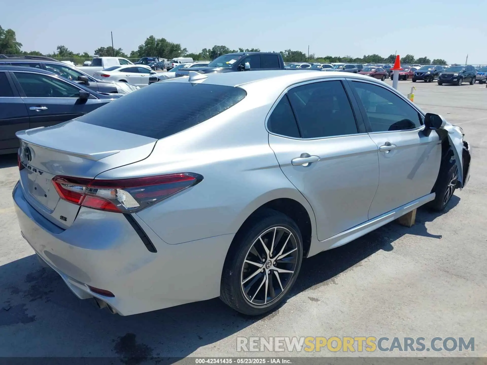 4 Photograph of a damaged car 4T1T11AK7PU080007 TOYOTA CAMRY 2023