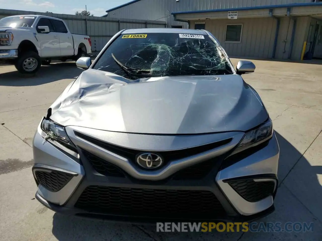 5 Photograph of a damaged car 4T1T11AK7PU091718 TOYOTA CAMRY 2023