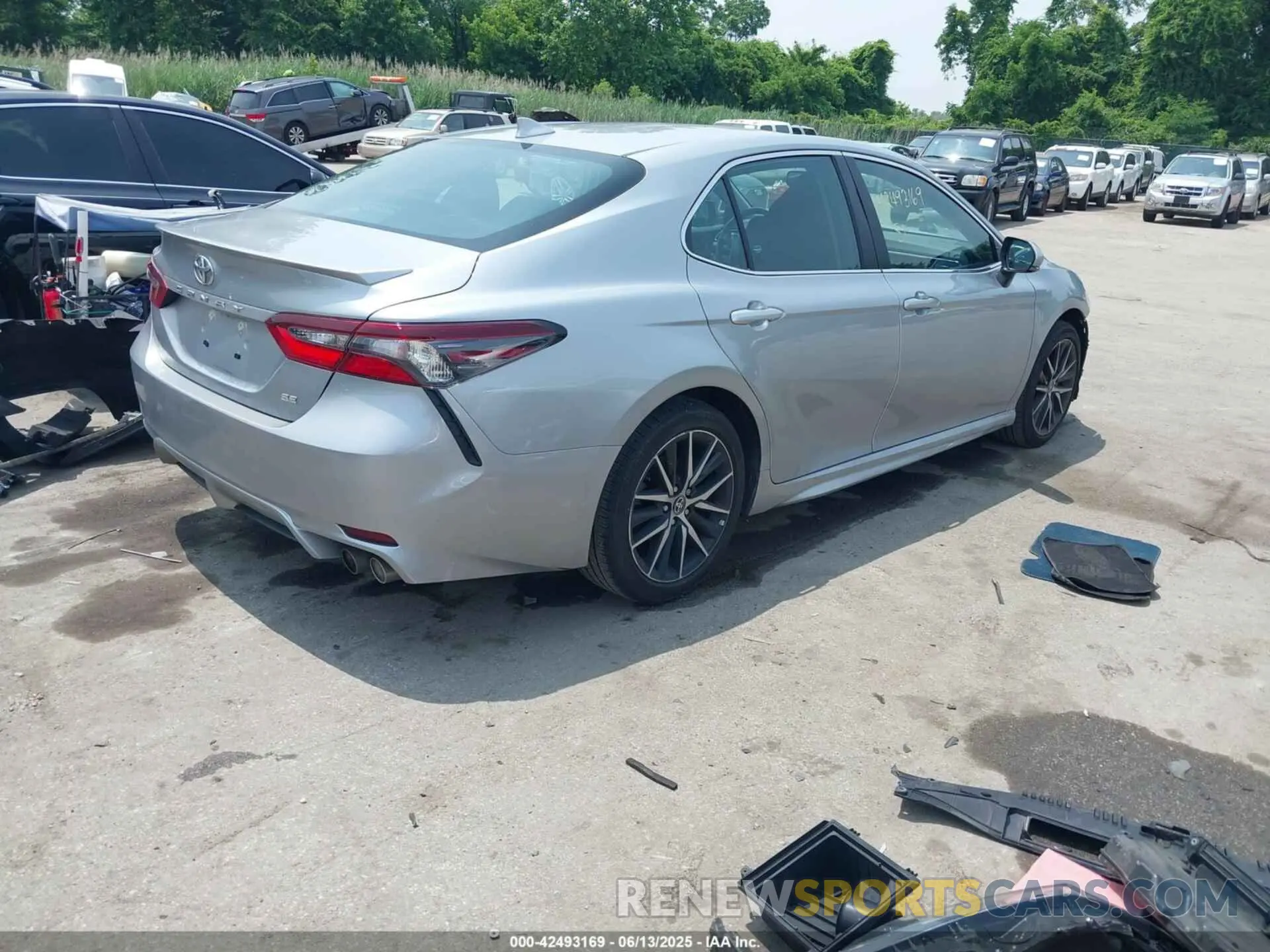 4 Photograph of a damaged car 4T1T11AK8PU171366 TOYOTA CAMRY 2023