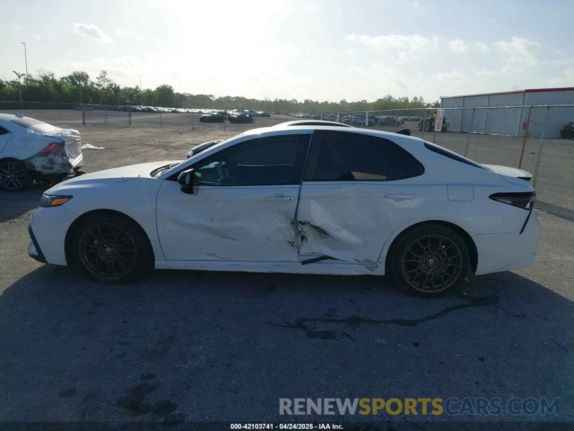 14 Photograph of a damaged car 4T1T31AK2PU050892 TOYOTA CAMRY 2023