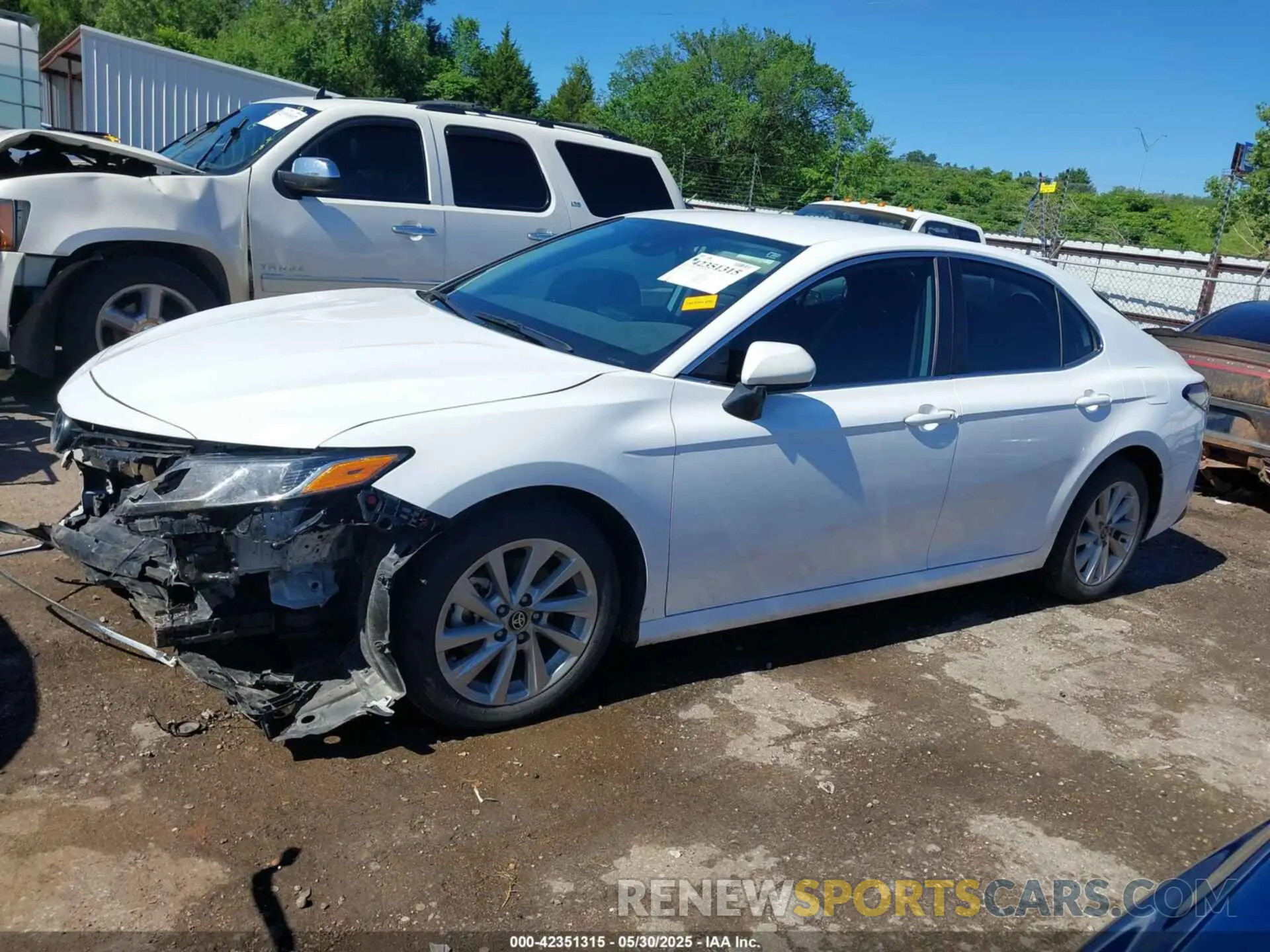 15 Photograph of a damaged car 4T1C11AK0RU881882 TOYOTA CAMRY 2024