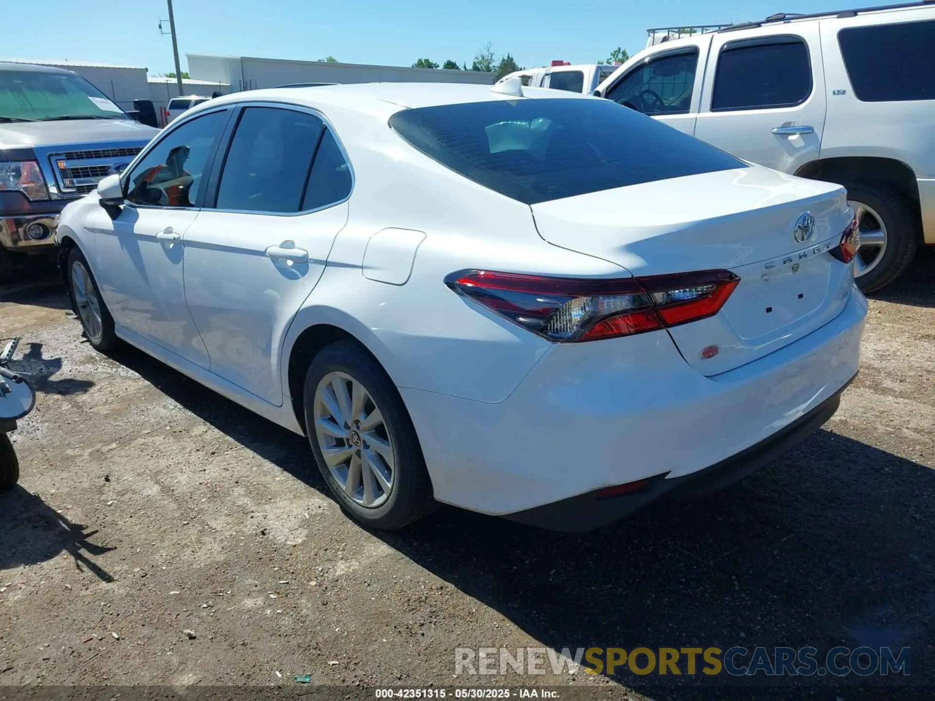 3 Photograph of a damaged car 4T1C11AK0RU881882 TOYOTA CAMRY 2024