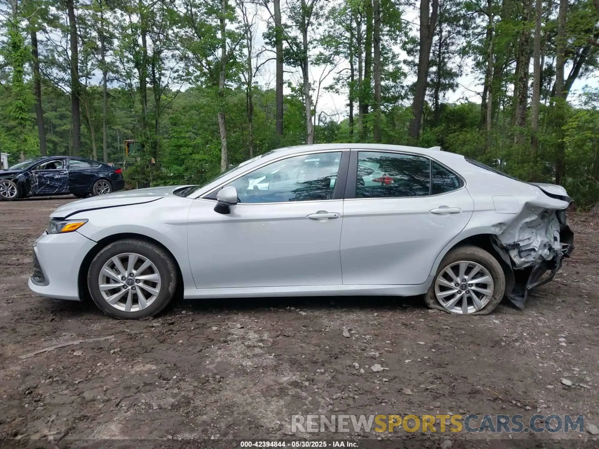 14 Photograph of a damaged car 4T1C11AK1RU189338 TOYOTA CAMRY 2024