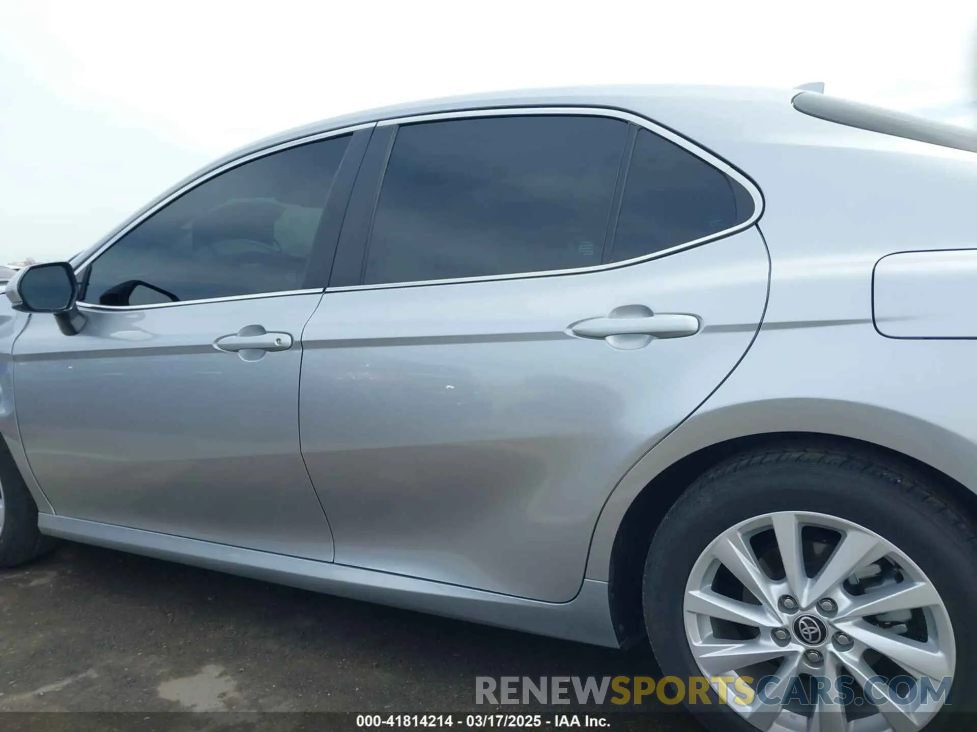 14 Photograph of a damaged car 4T1C11AK2RU915580 TOYOTA CAMRY 2024