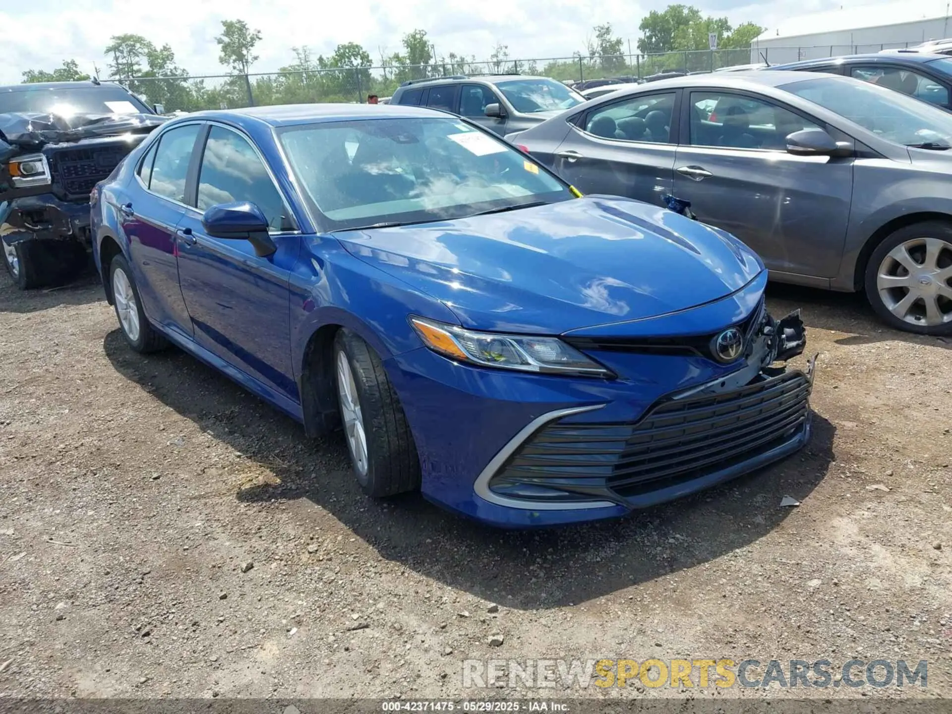 1 Photograph of a damaged car 4T1C11AKXRU192996 TOYOTA CAMRY 2024