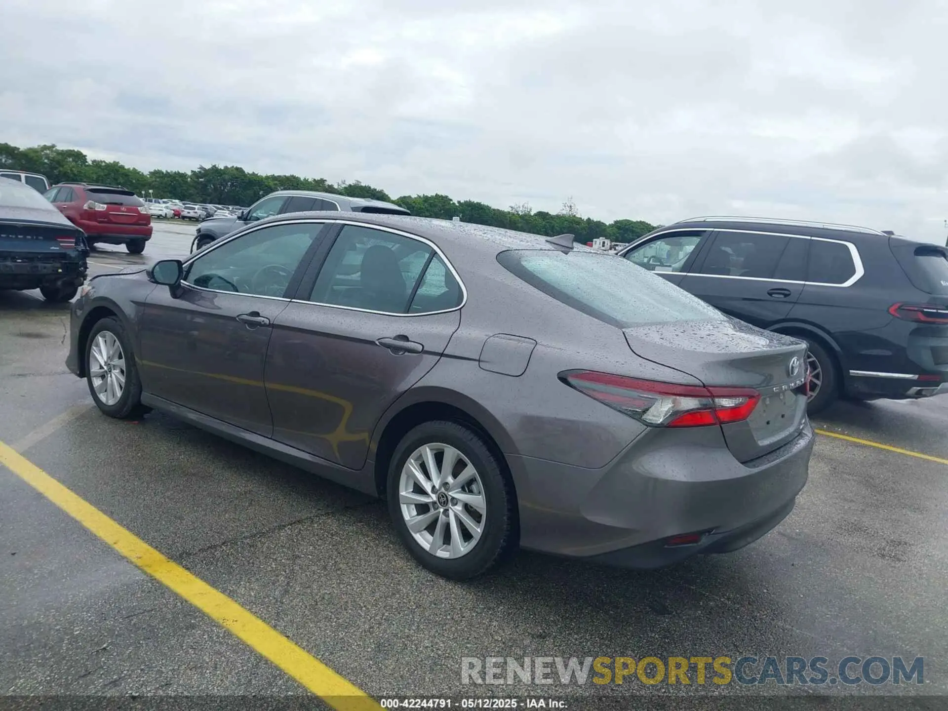 3 Photograph of a damaged car 4T1C11BK4RU129276 TOYOTA CAMRY 2024