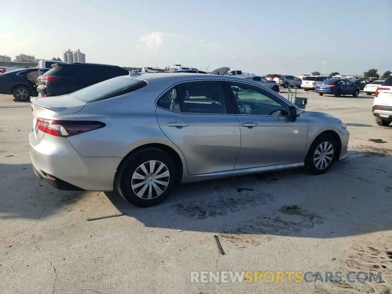 3 Photograph of a damaged car 4T1C31AK1RU068982 TOYOTA CAMRY 2024