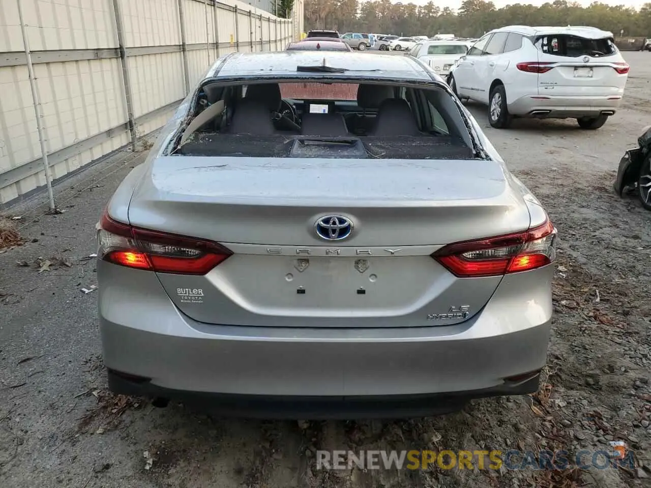 6 Photograph of a damaged car 4T1C31AK7RU061809 TOYOTA CAMRY 2024