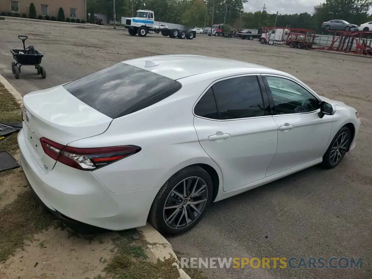 3 Photograph of a damaged car 4T1F11BK4RU122664 TOYOTA CAMRY 2024