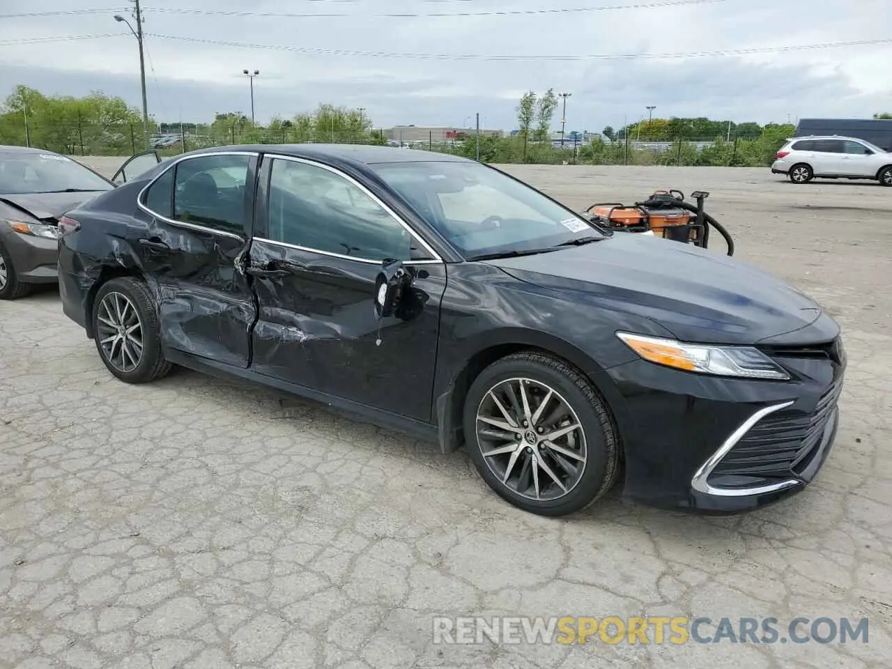 4 Photograph of a damaged car 4T1F11BKXRU130476 TOYOTA CAMRY 2024