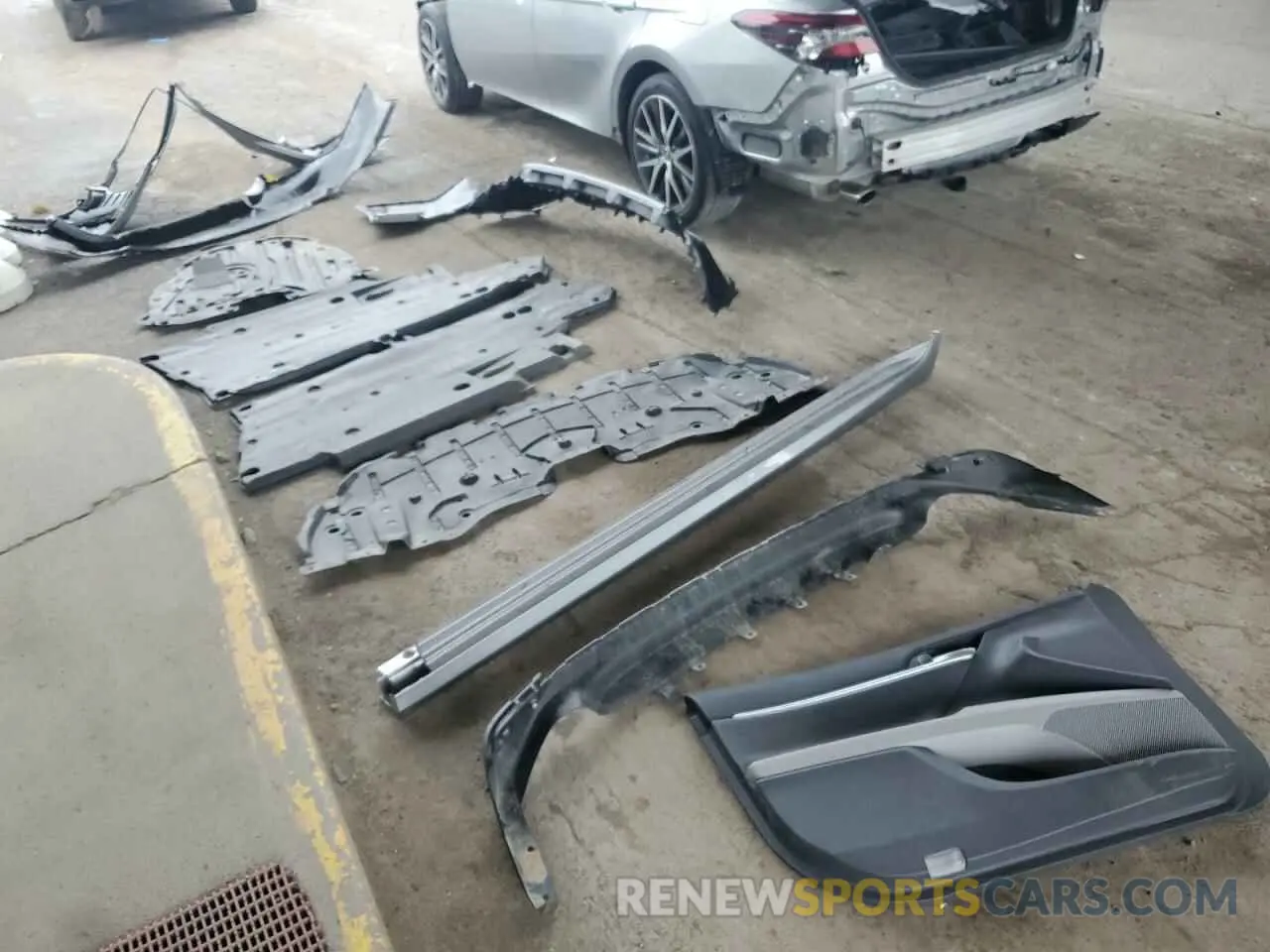 12 Photograph of a damaged car 4T1F31AK2RU625928 TOYOTA CAMRY 2024