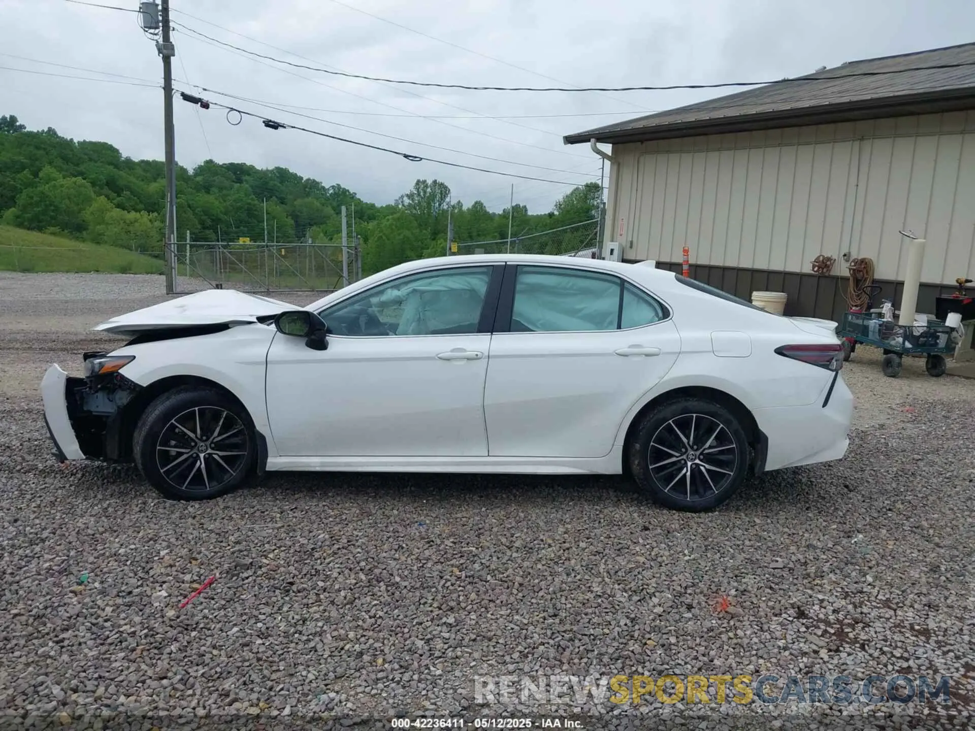 15 Photograph of a damaged car 4T1G11AK5RU212816 TOYOTA CAMRY 2024