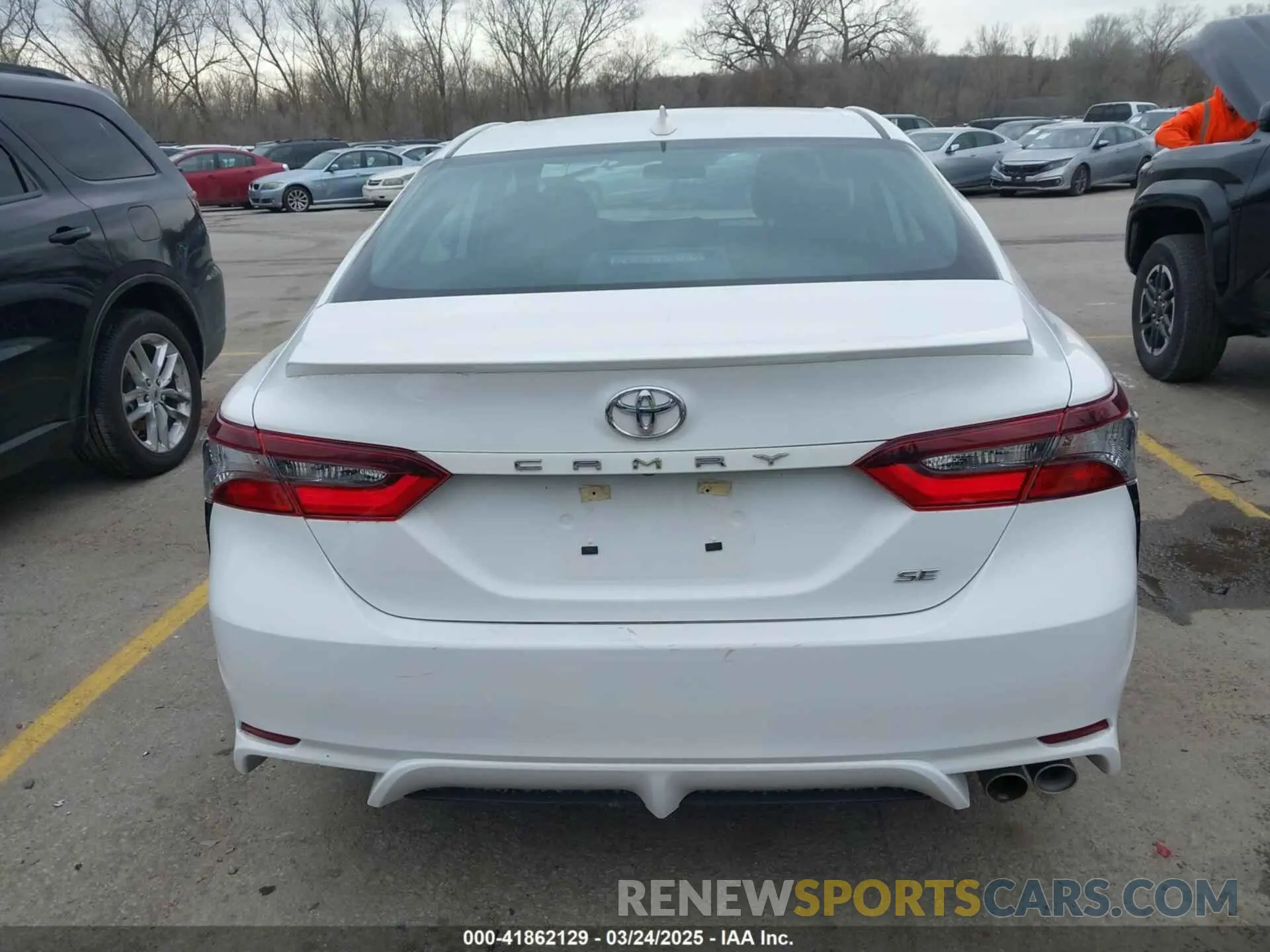 17 Photograph of a damaged car 4T1G11AK5RU909628 TOYOTA CAMRY 2024