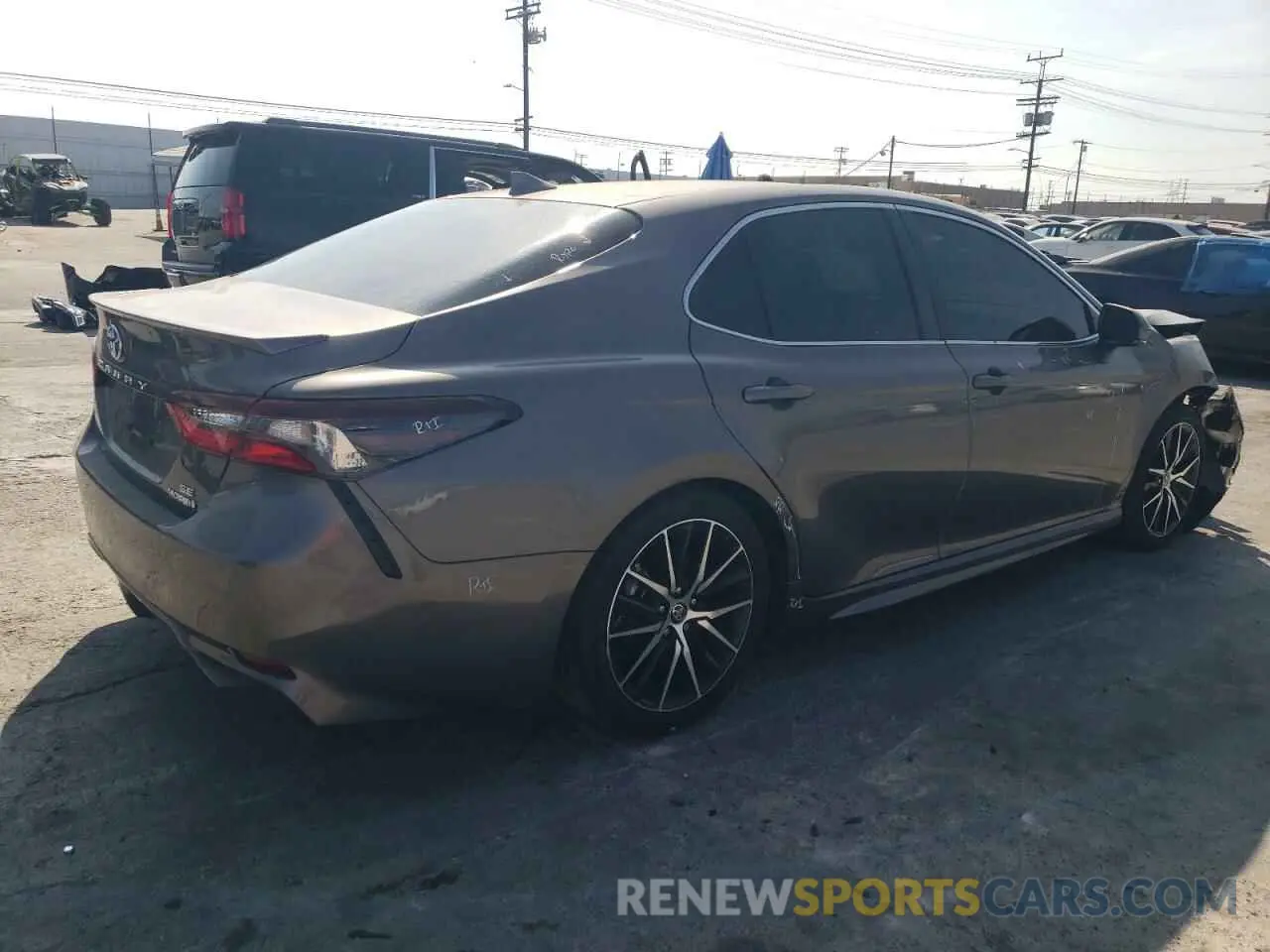 3 Photograph of a damaged car 4T1G31AK1RU631742 TOYOTA CAMRY 2024