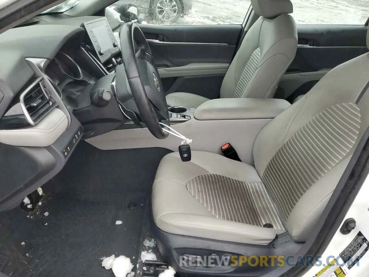 7 Photograph of a damaged car 4T1G31AK3RU620855 TOYOTA CAMRY 2024