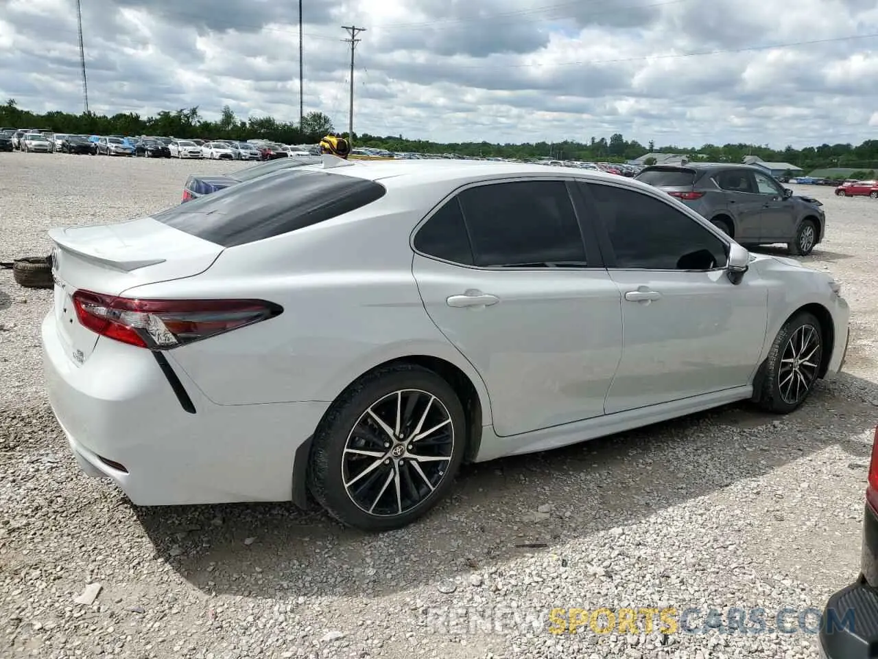 3 Photograph of a damaged car 4T1G31AK8RU070701 TOYOTA CAMRY 2024
