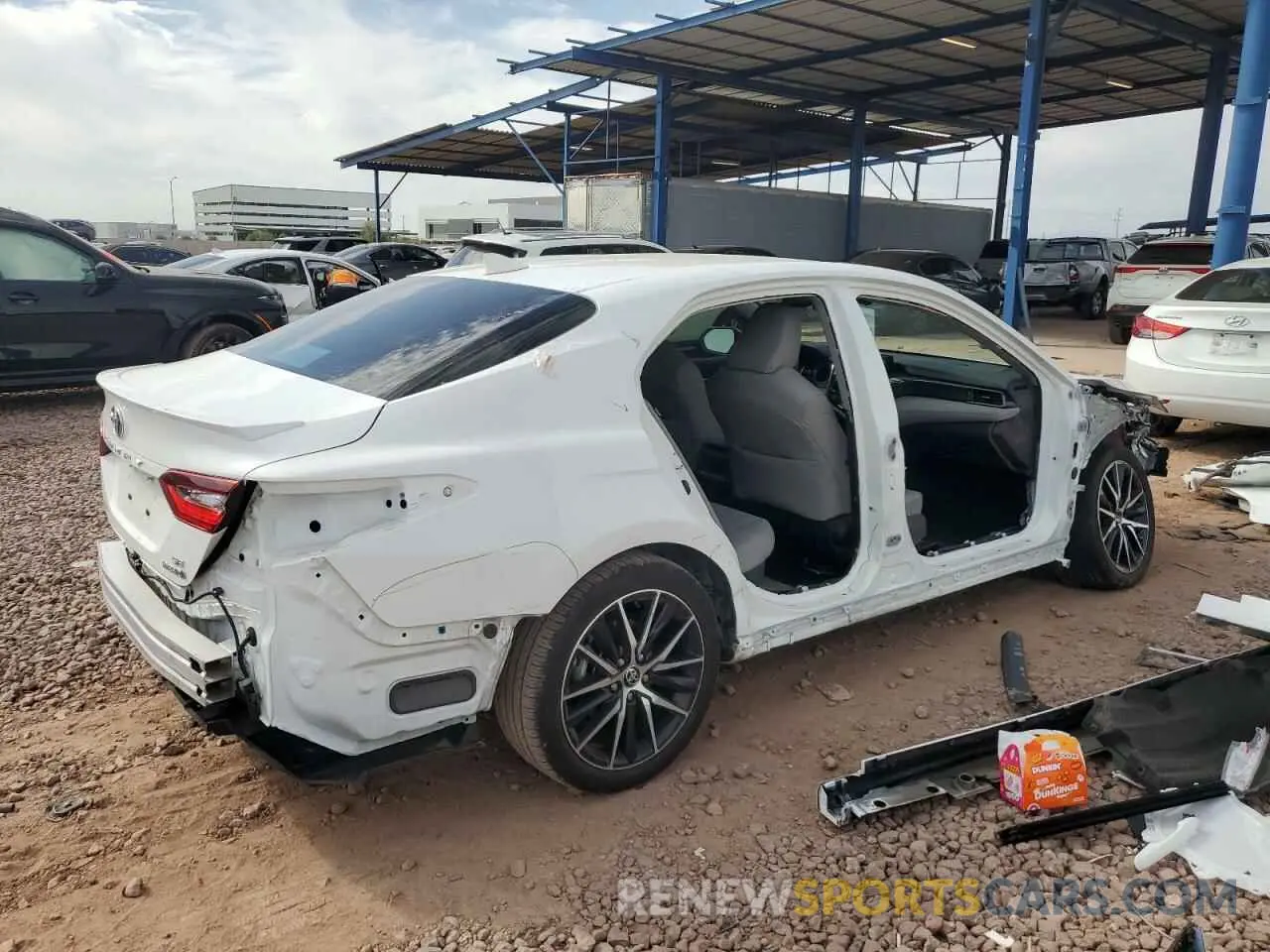 3 Photograph of a damaged car 4T1G31AKXRU075592 TOYOTA CAMRY 2024