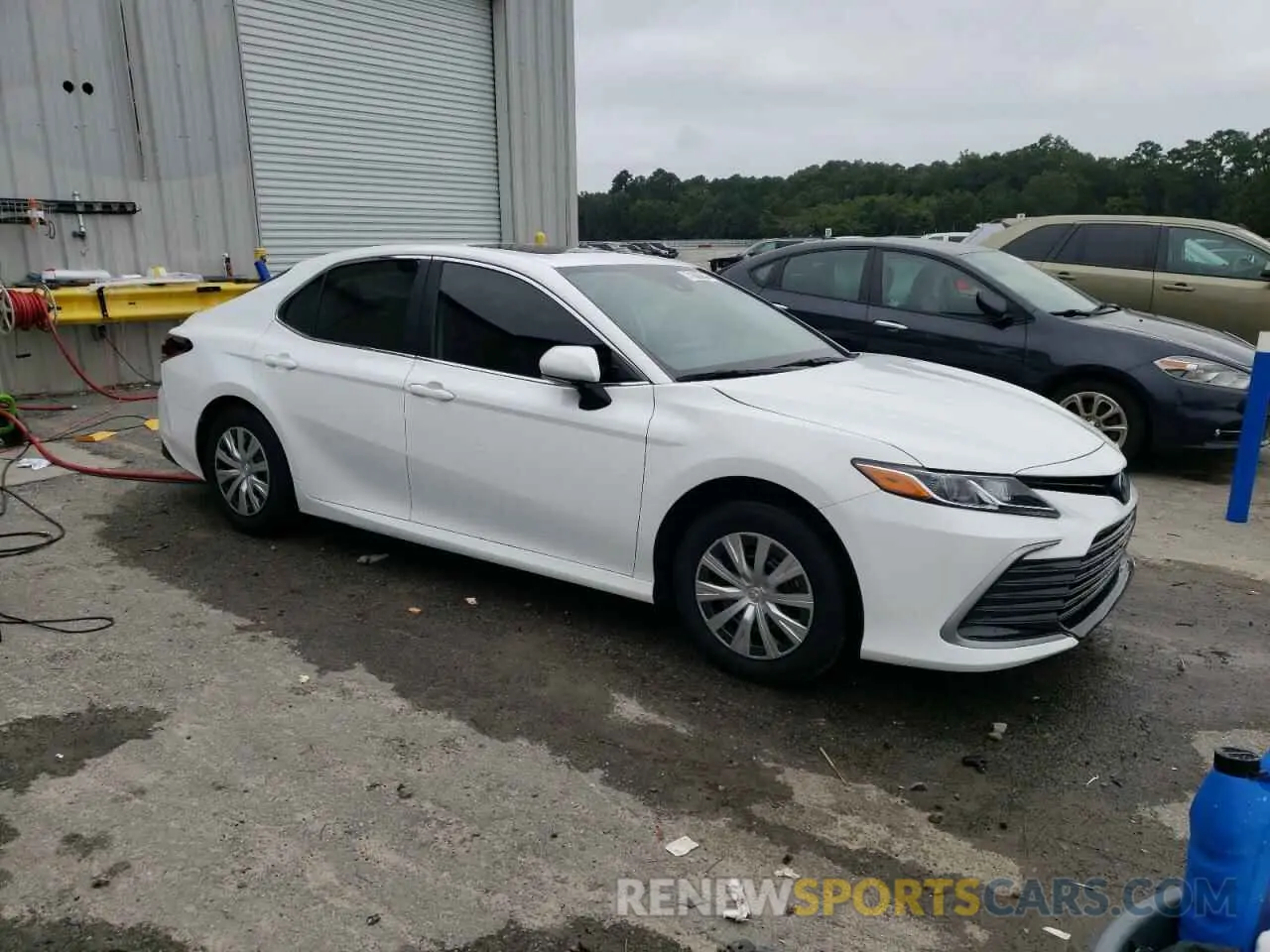 4 Photograph of a damaged car 4T1H31AK6RU632597 TOYOTA CAMRY 2024