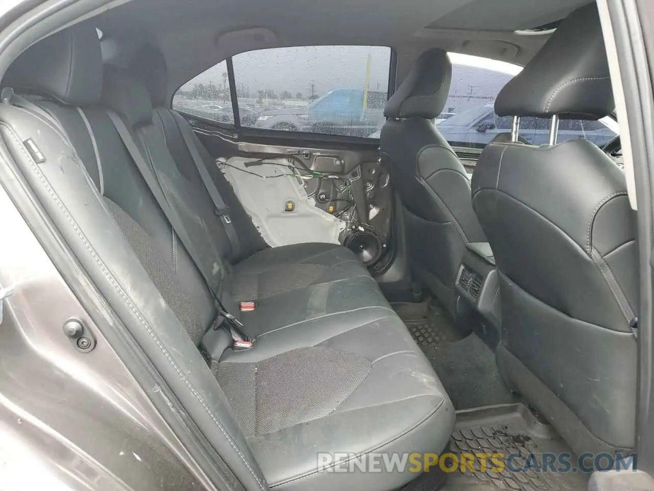 10 Photograph of a damaged car 4T1K31AK3RU621269 TOYOTA CAMRY 2024