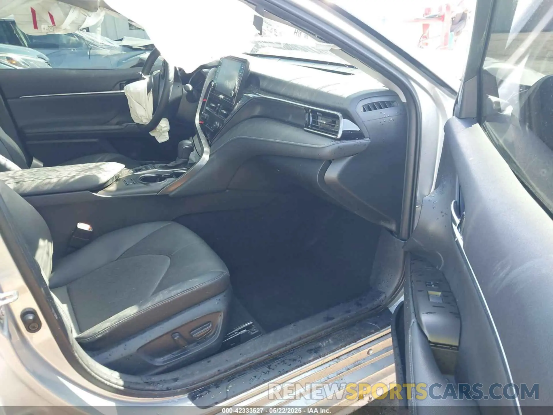 5 Photograph of a damaged car 4T1K61AK0RU249641 TOYOTA CAMRY 2024