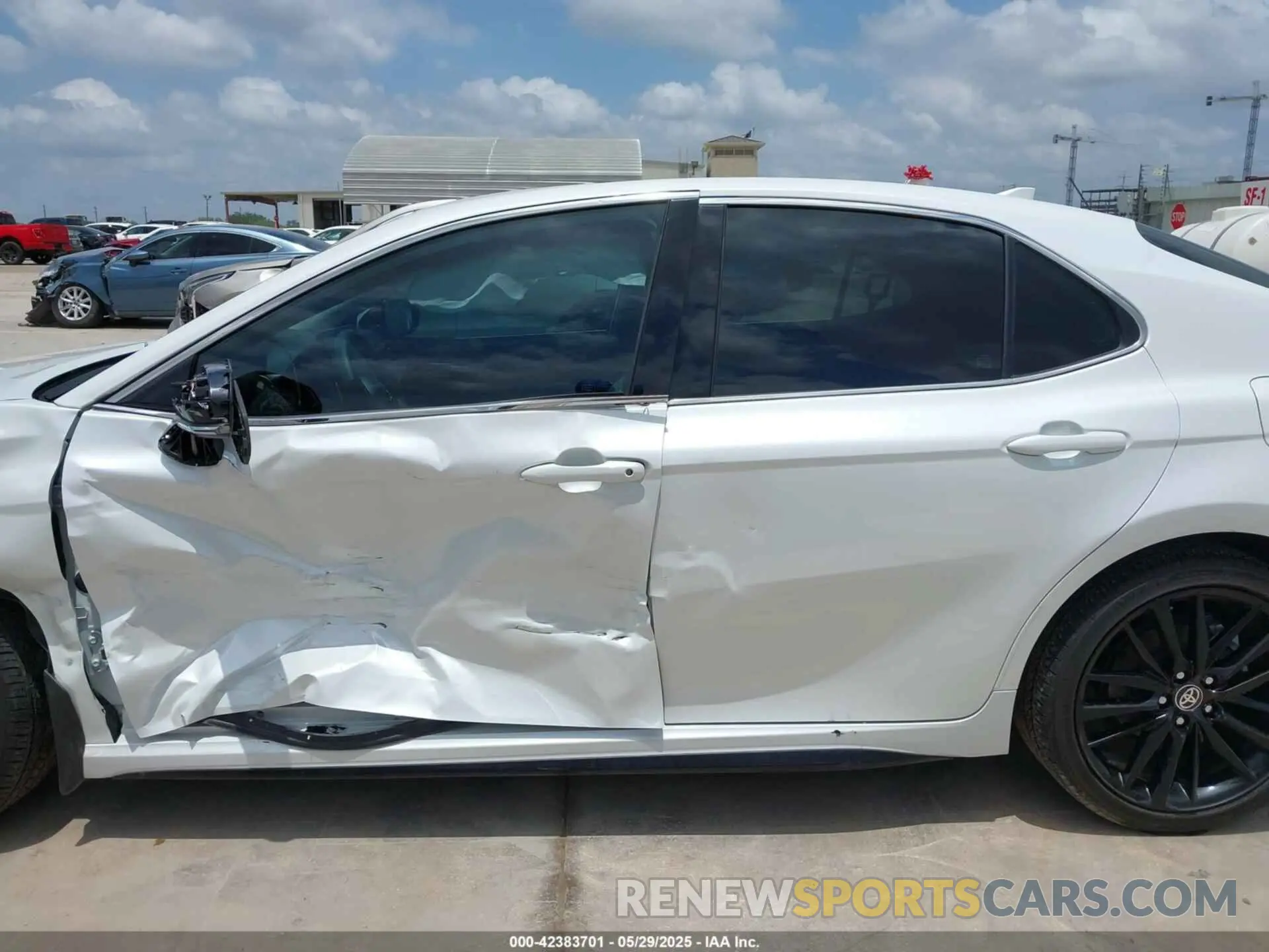 14 Photograph of a damaged car 4T1K61AK1RU874677 TOYOTA CAMRY 2024