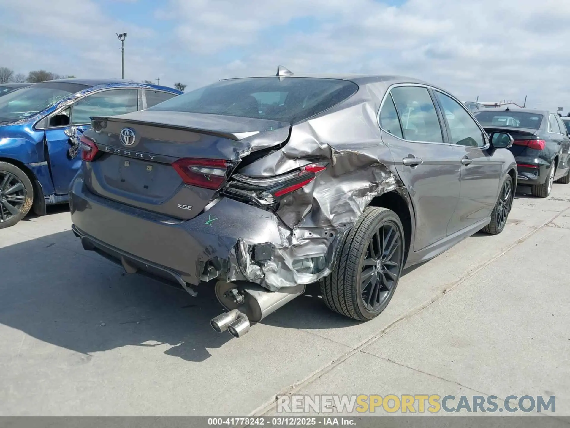 4 Photograph of a damaged car 4T1K61AK5RU243320 TOYOTA CAMRY 2024