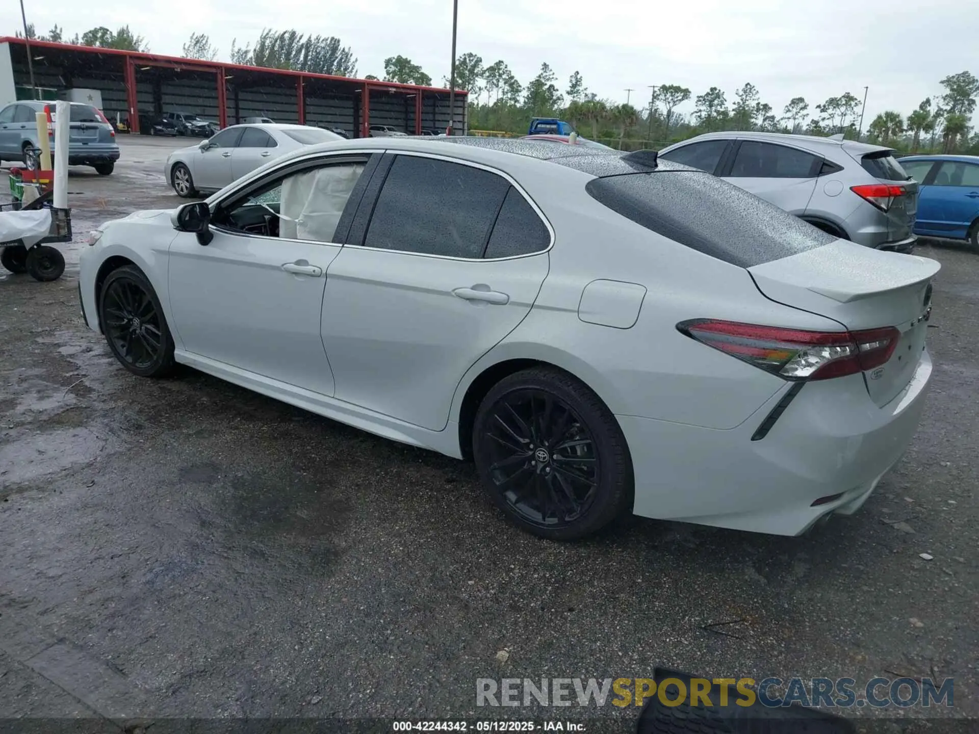 3 Photograph of a damaged car 4T1K61AK6RU229751 TOYOTA CAMRY 2024