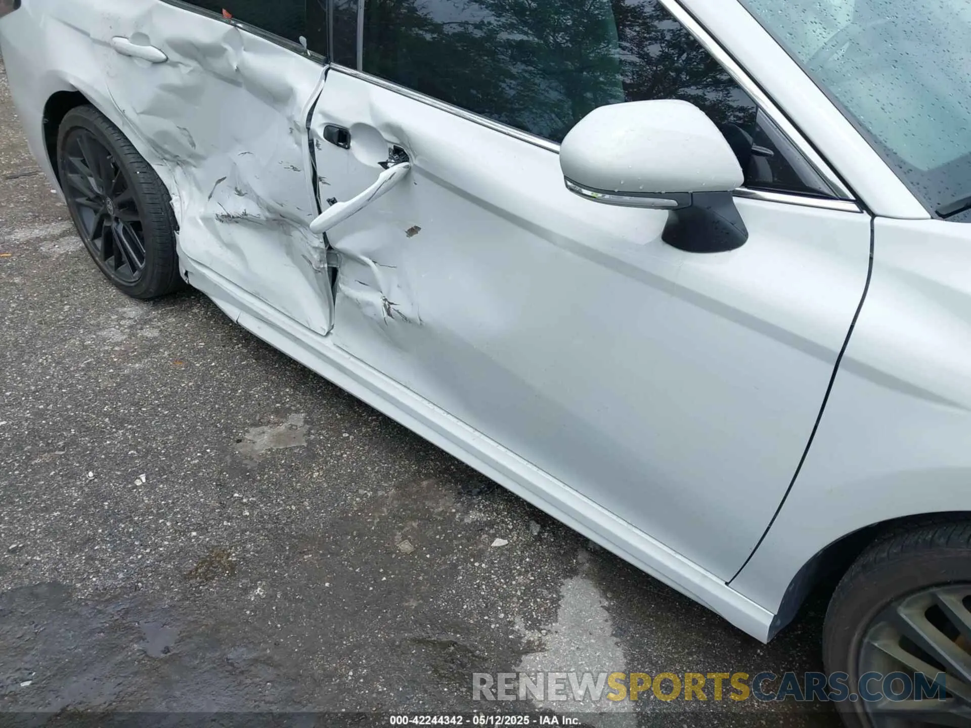 6 Photograph of a damaged car 4T1K61AK6RU229751 TOYOTA CAMRY 2024