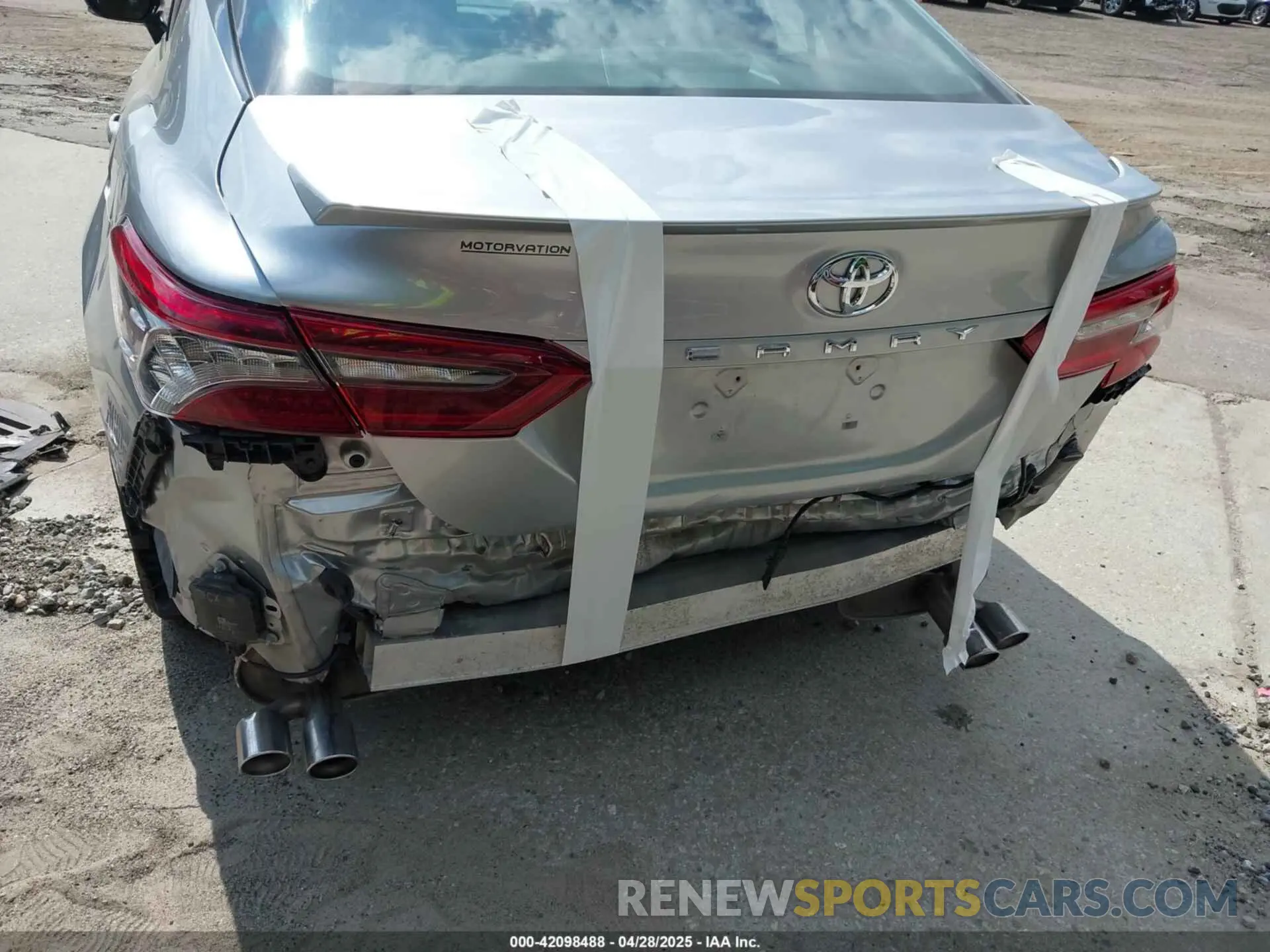 18 Photograph of a damaged car 4T1K61AK7RU861738 TOYOTA CAMRY 2024
