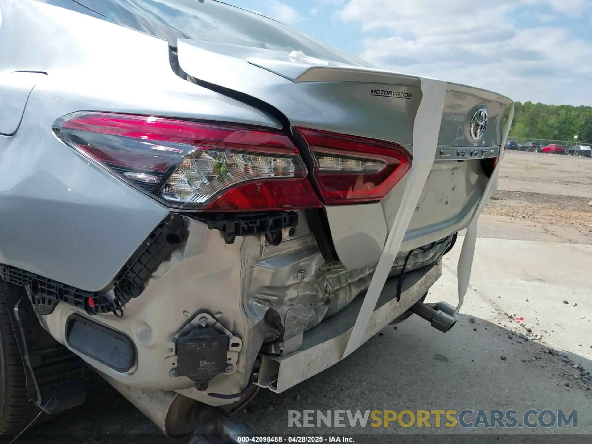 21 Photograph of a damaged car 4T1K61AK7RU861738 TOYOTA CAMRY 2024