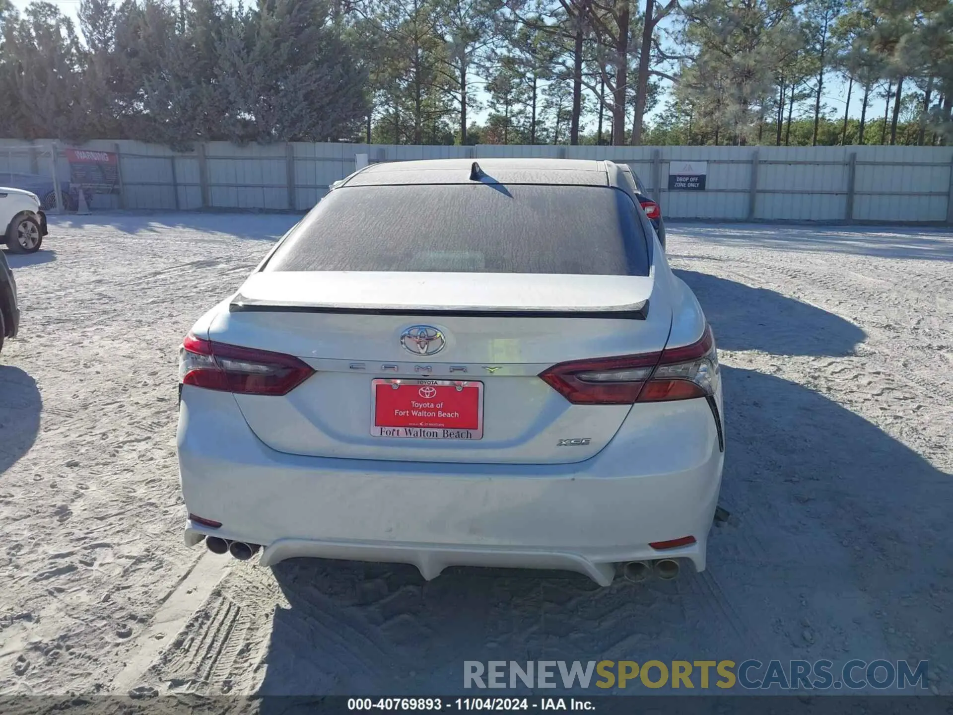 17 Photograph of a damaged car 4T1K61AKXRU228666 TOYOTA CAMRY 2024