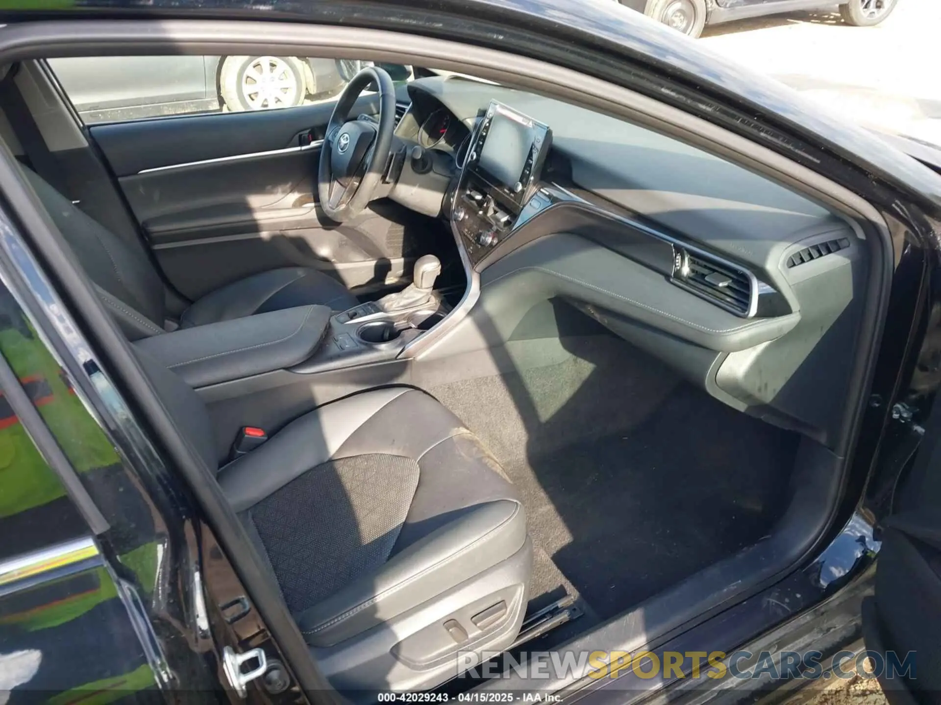 5 Photograph of a damaged car 4T1K61AKXRU887539 TOYOTA CAMRY 2024