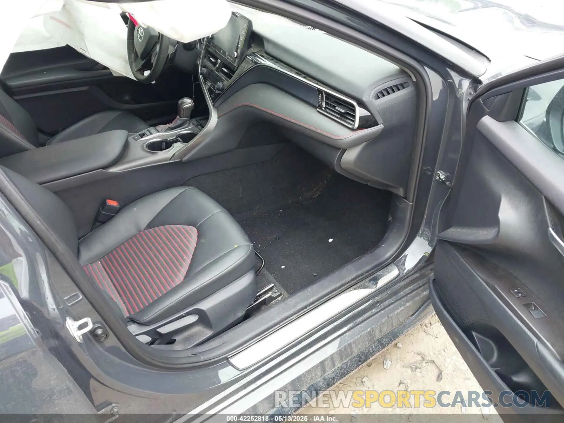 5 Photograph of a damaged car 4T1KZ1AK1RU102588 TOYOTA CAMRY 2024