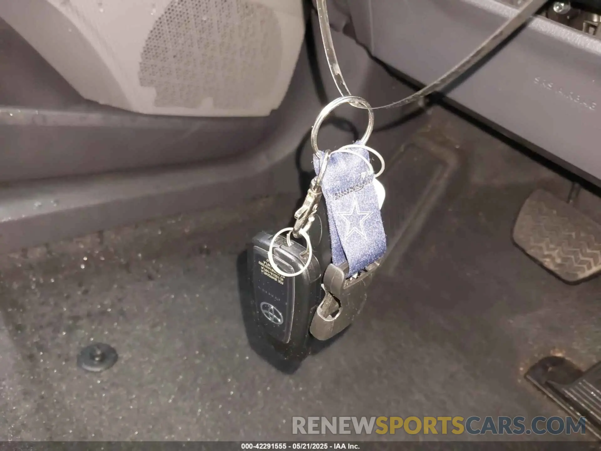 11 Photograph of a damaged car 4T1KZ1AK1RU103711 TOYOTA CAMRY 2024