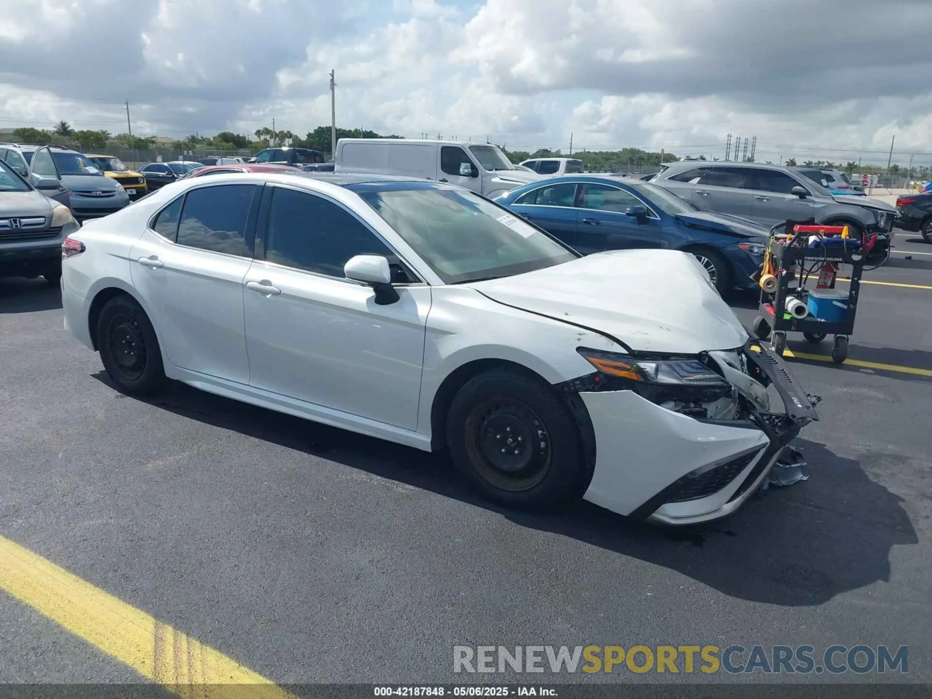 1 Photograph of a damaged car 4T1KZ1AK2RU098373 TOYOTA CAMRY 2024