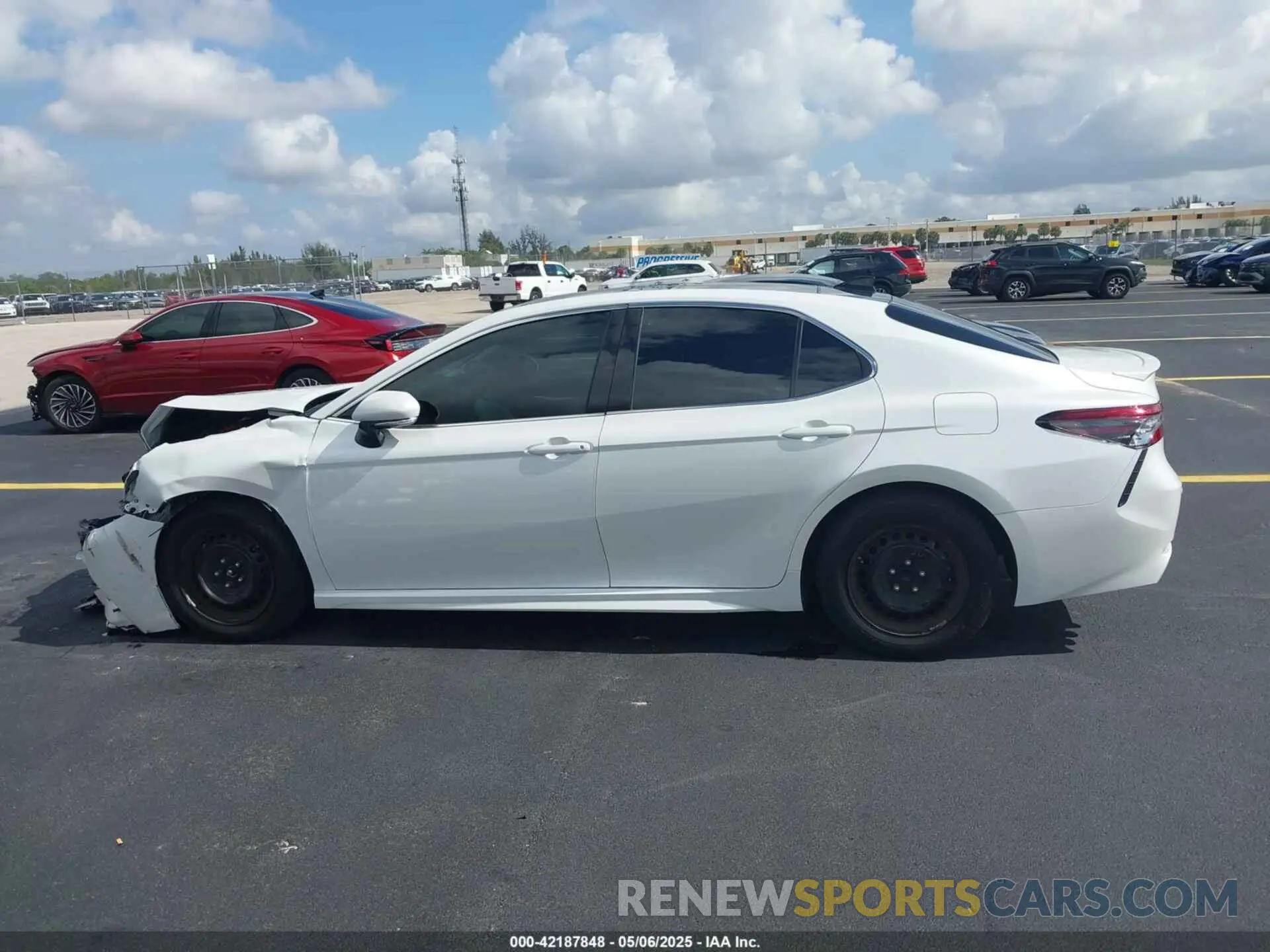 14 Photograph of a damaged car 4T1KZ1AK2RU098373 TOYOTA CAMRY 2024