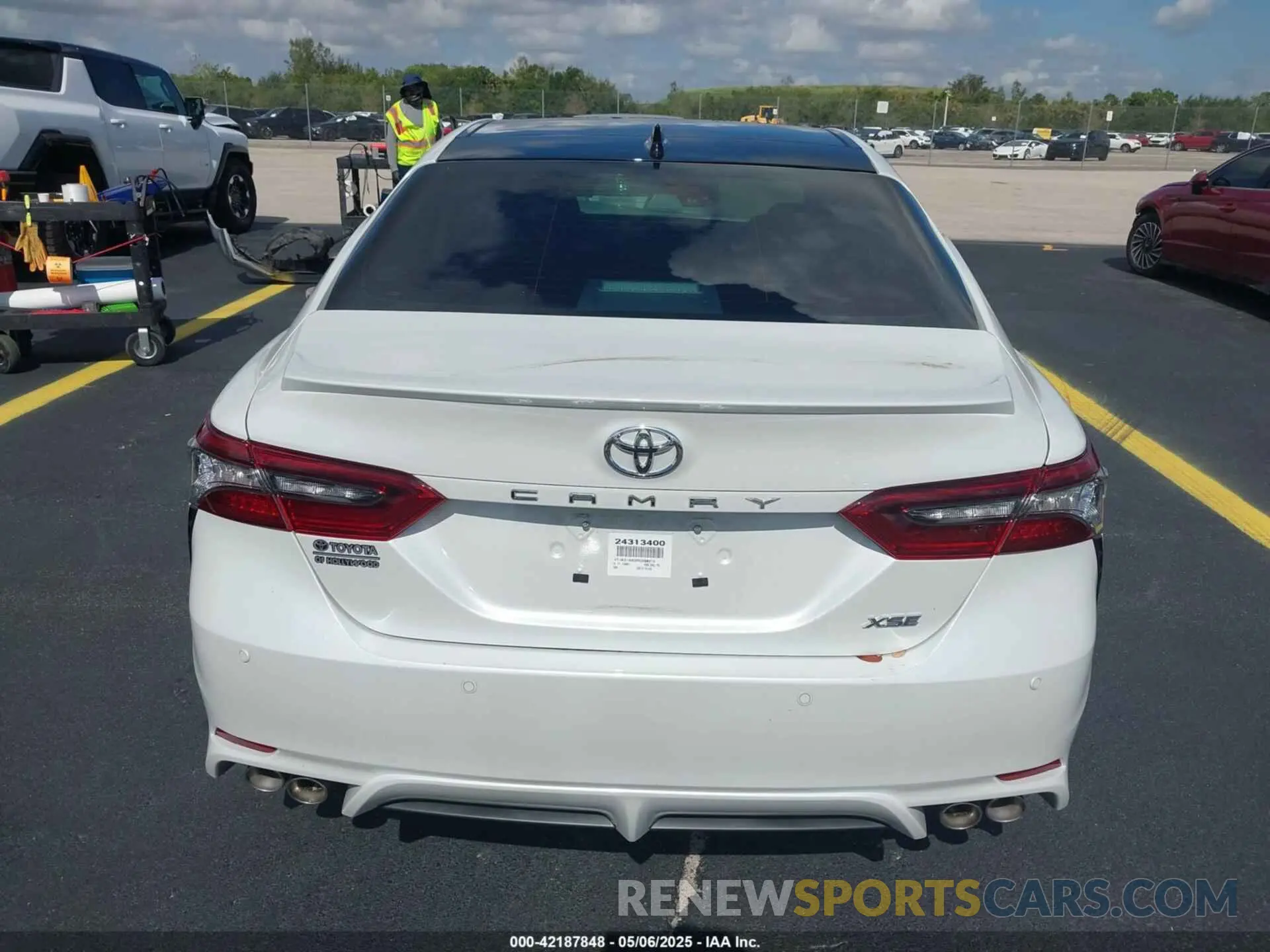 16 Photograph of a damaged car 4T1KZ1AK2RU098373 TOYOTA CAMRY 2024