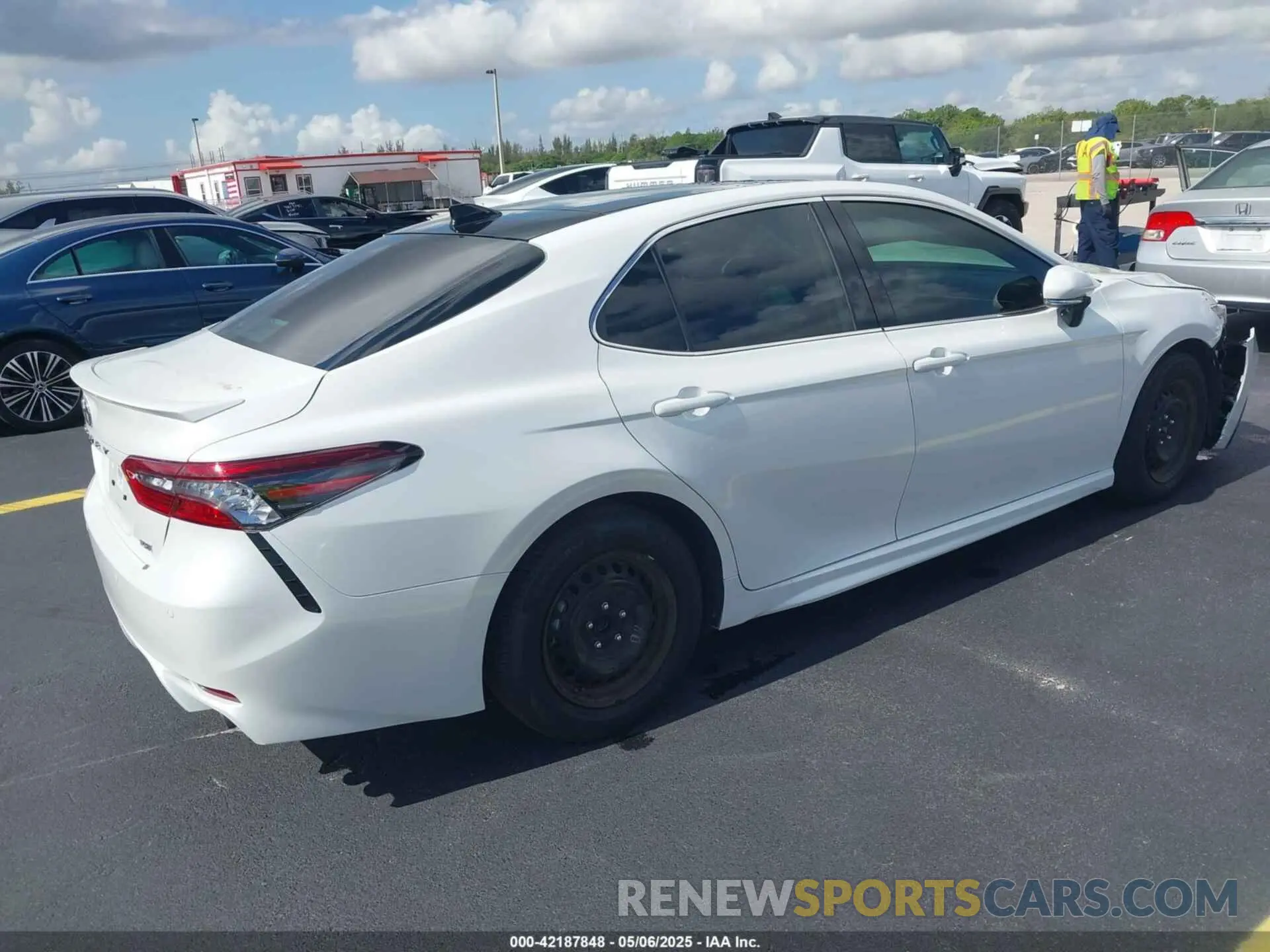 4 Photograph of a damaged car 4T1KZ1AK2RU098373 TOYOTA CAMRY 2024