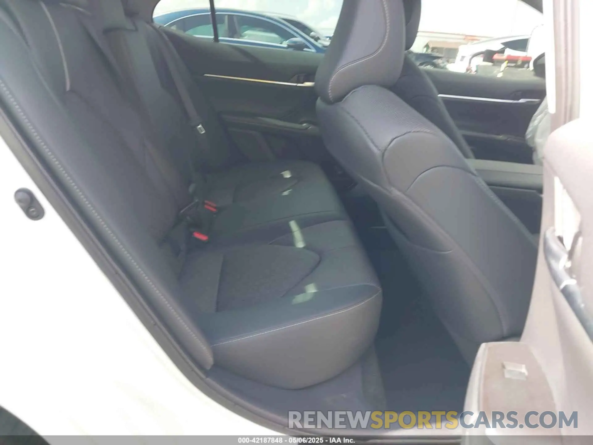 8 Photograph of a damaged car 4T1KZ1AK2RU098373 TOYOTA CAMRY 2024